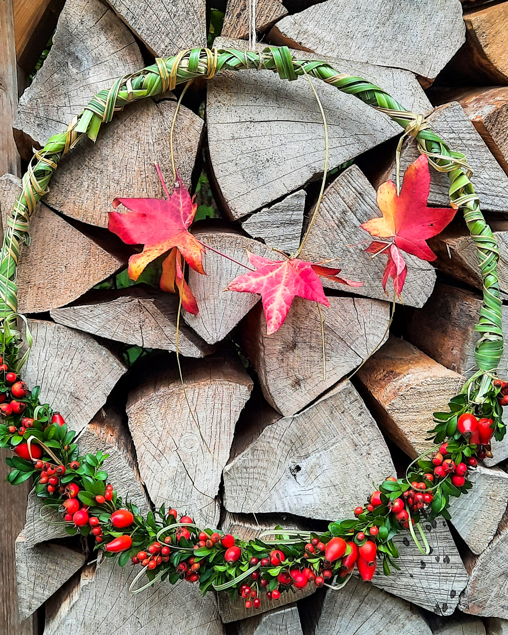 Herbst-Kranz mit Beeren, ca. Ø 45cm, Metallring