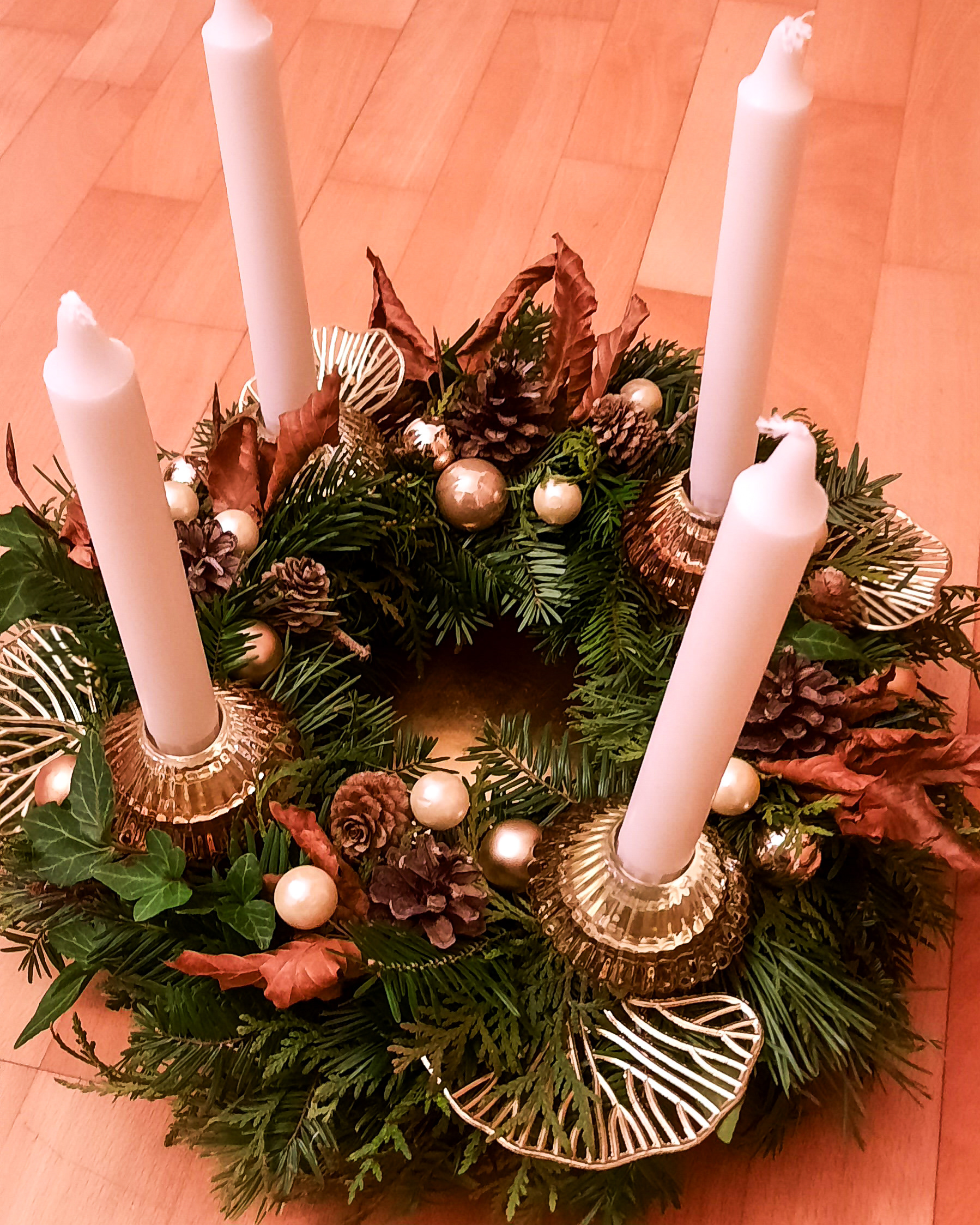 Adventskranz mit Weihnachtsschmuck, ca. Ø 45cm, Strohring