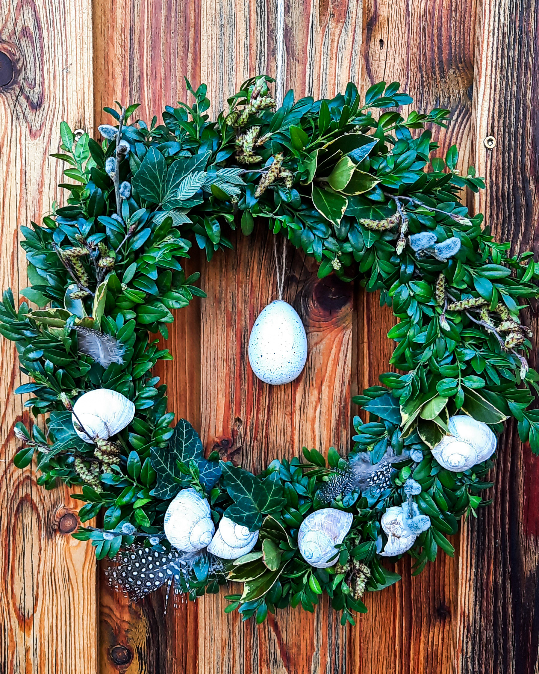 Frühlings-Kranz mit Schneckenhäuschen & Federn, ca. Ø 40cm, Strohring