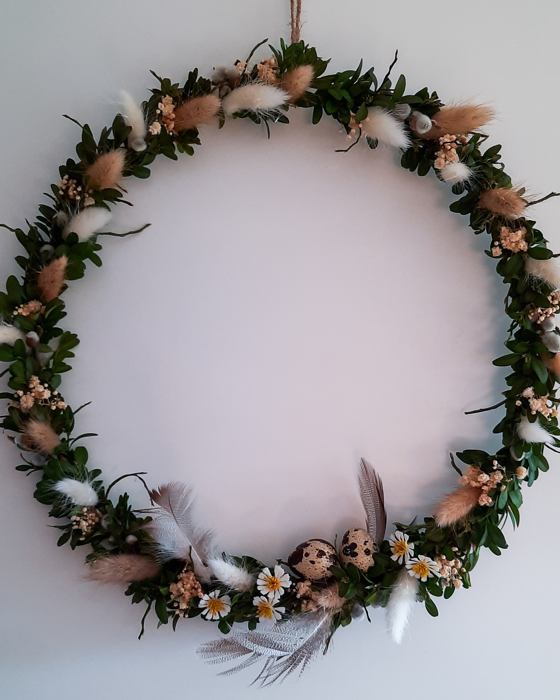 Frühlings-Kranz mit Samtgras, Wachteleiern & Federn, ca. Ø 36cm, Metallring