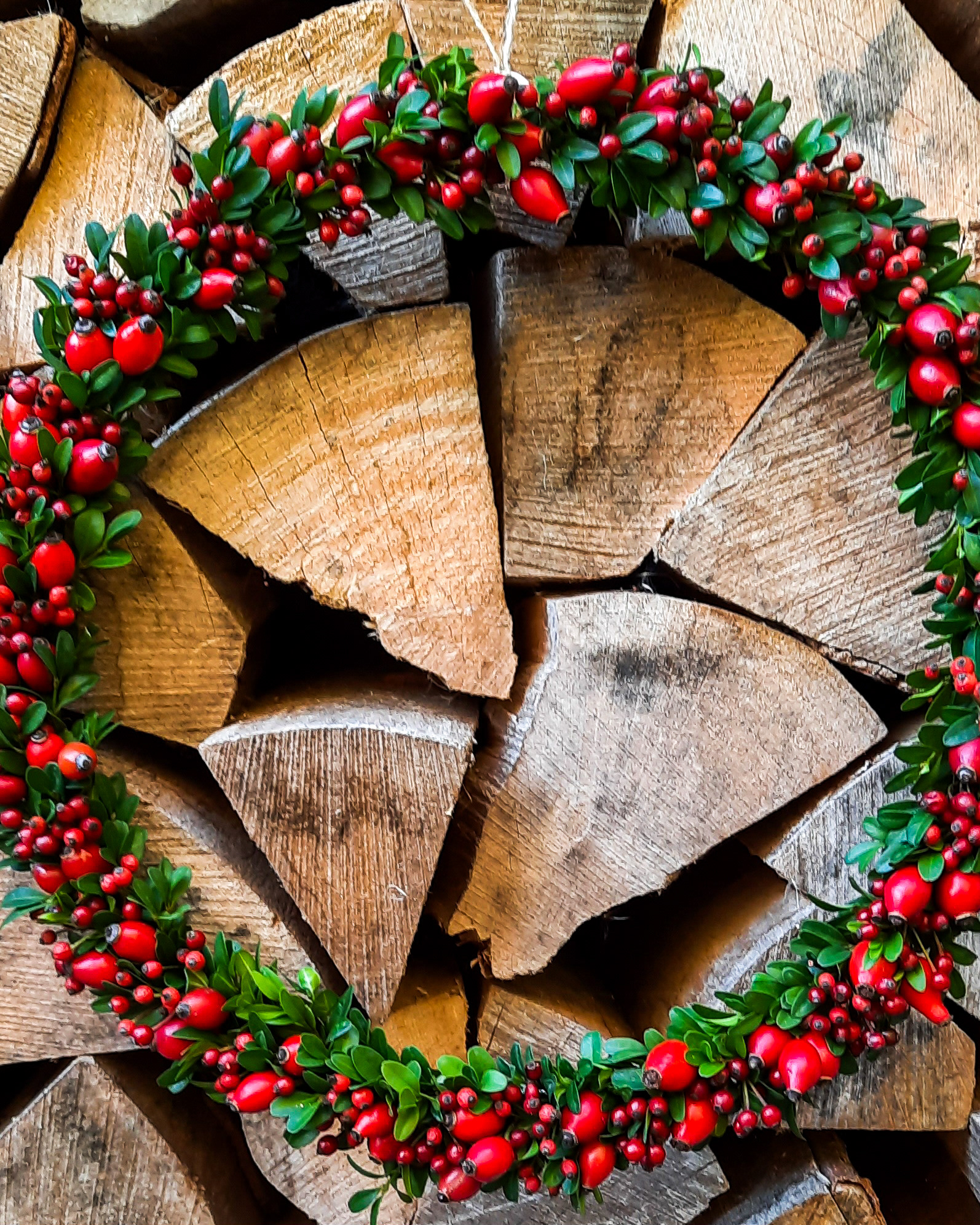 Herbst-Kranz mit Beeren & Hagebutten, ca. Ø 38cm, Metallring