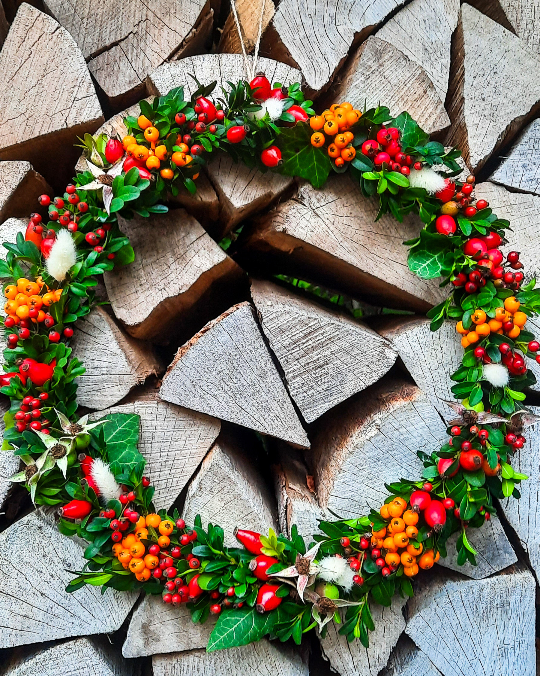 Herbst-Kranz mit Beeren, ca. Ø 36cm, Metallring