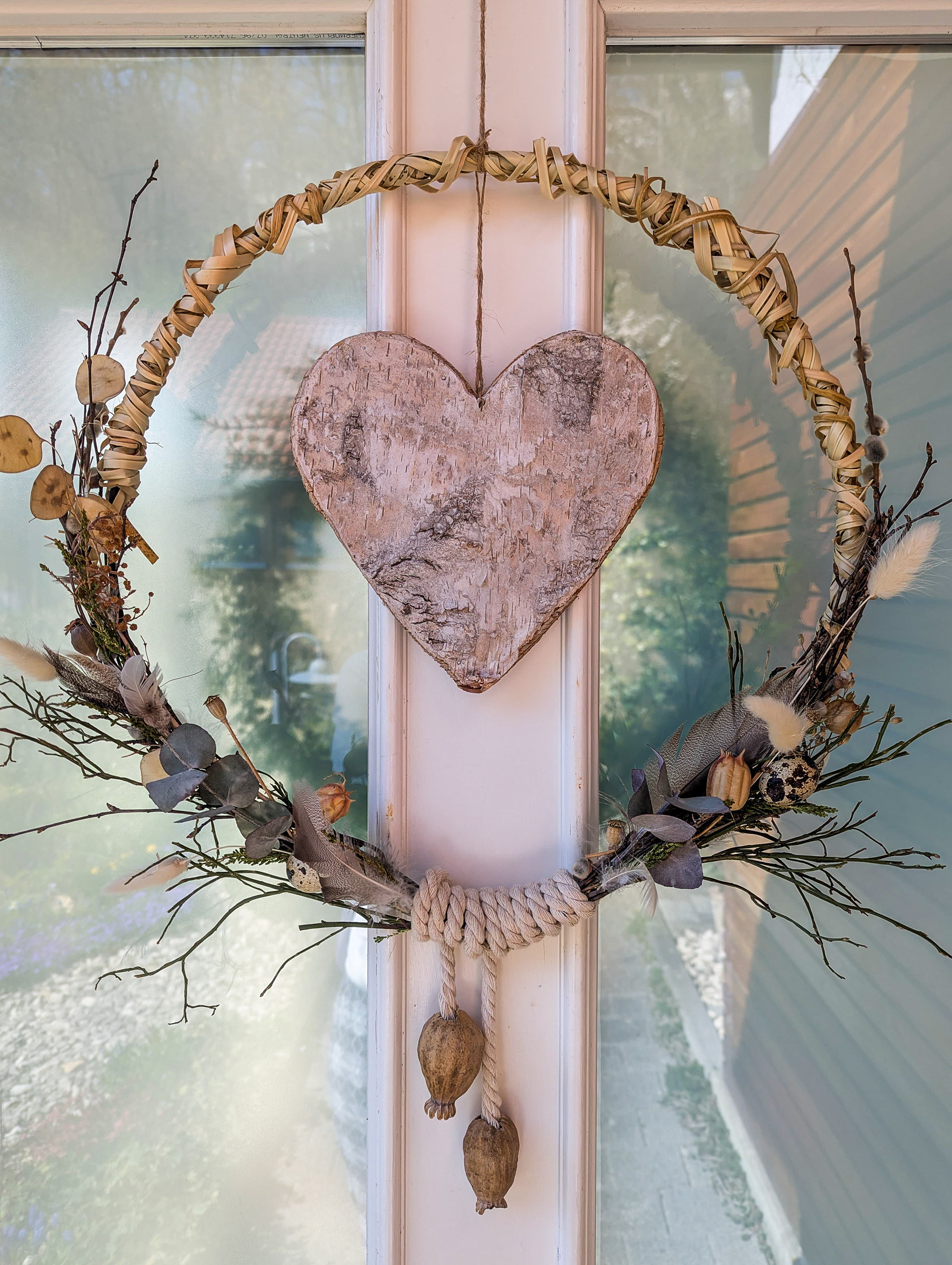 Frühlings-Kranz mit großem Herz & Zweigen, ca. Ø 50cm, Metallring