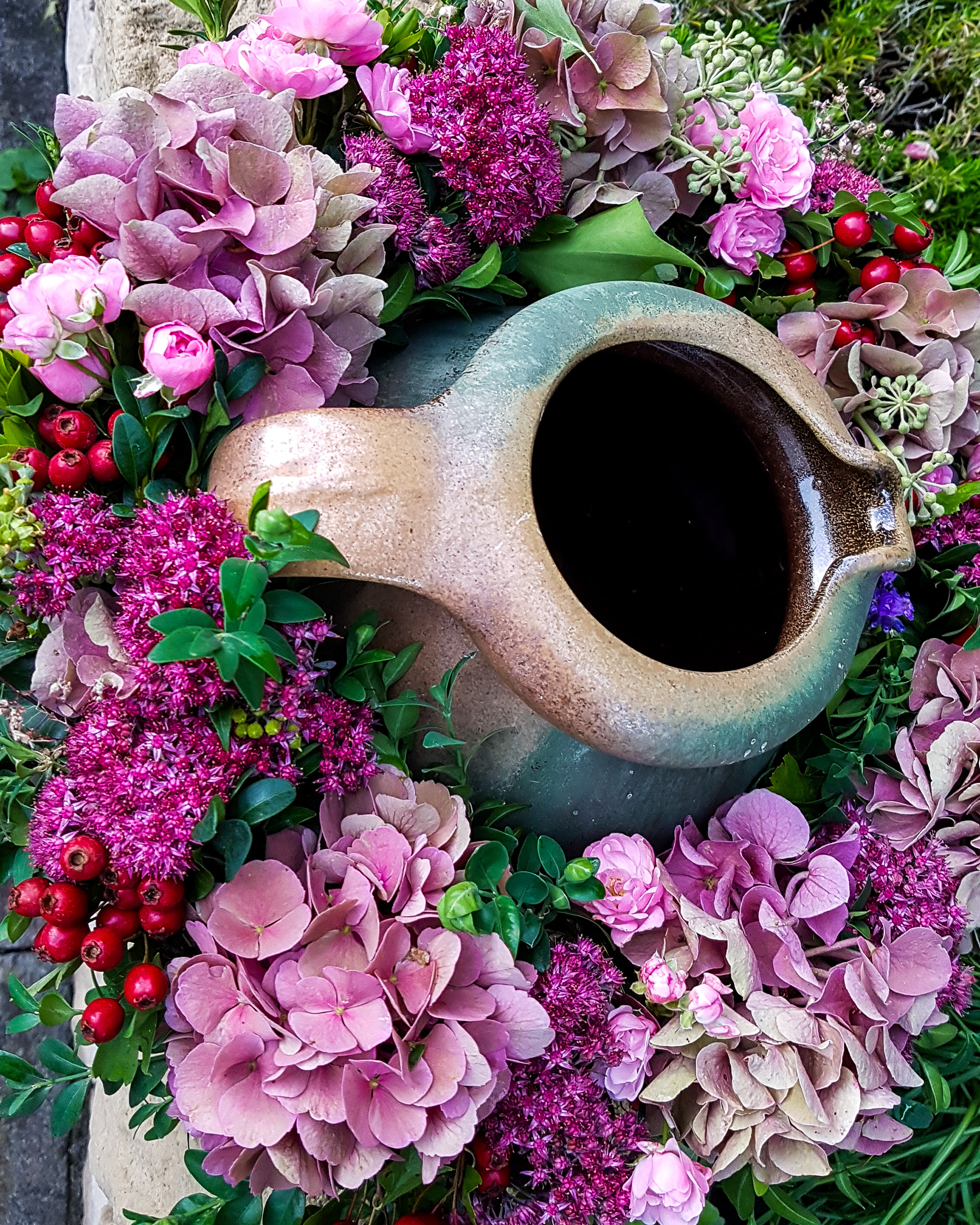 Herbst-Kranz mit Fette Henne, Beeren & Hortensie, ca. Ø 40cm, Strohring
