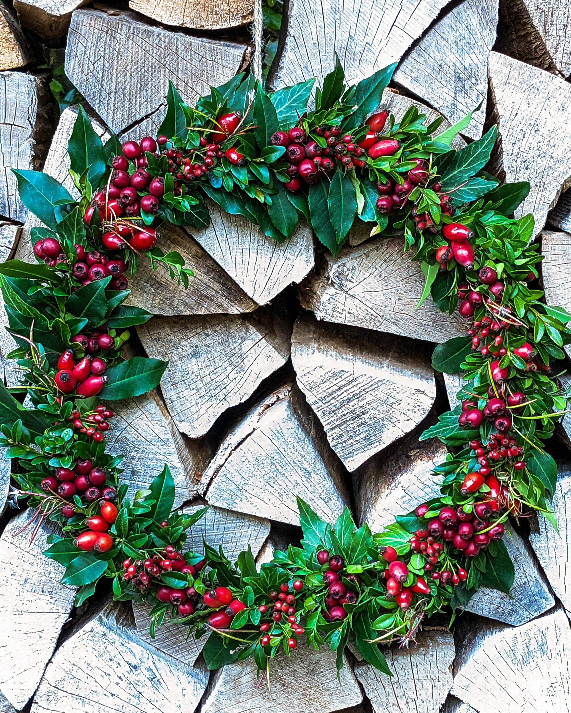 Herbst-Kranz mit Beeren & Hagebutte, ca. Ø 38cm, Metallring