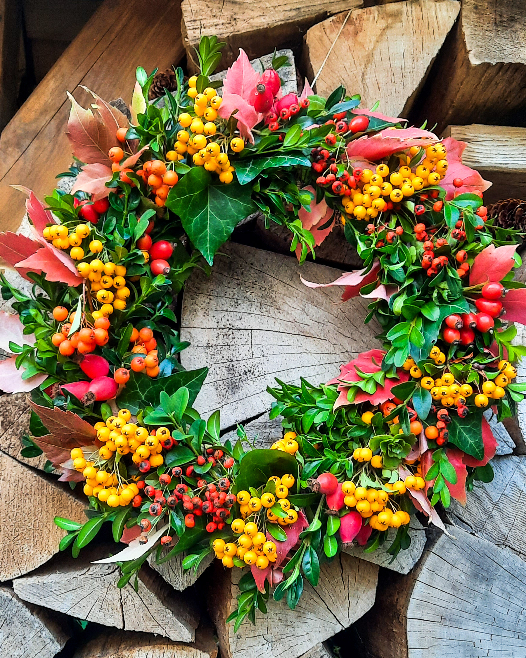 Herbst-Kranz mit Beeren & Blättern, ca. Ø 40cm, Strohring