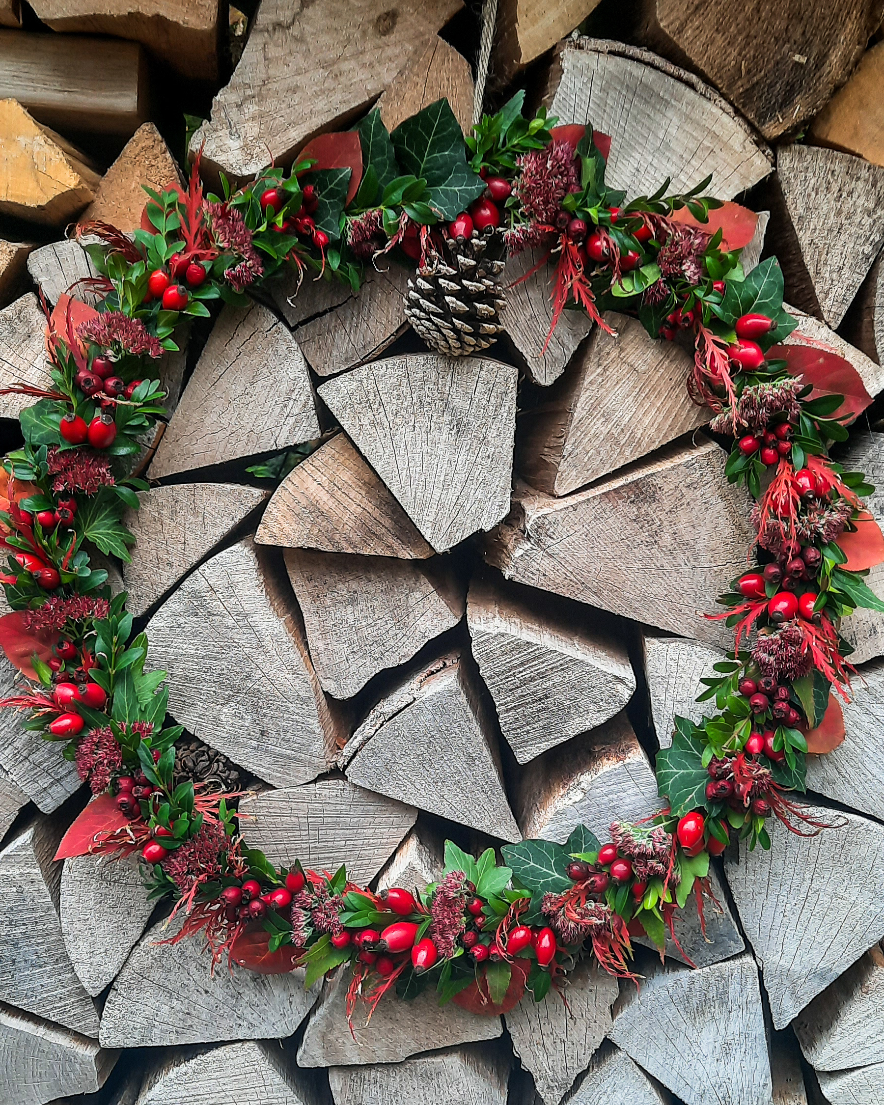 Herbst-Kranz mit Beeren & Hagebutte, ca. Ø 38cm, Metallring