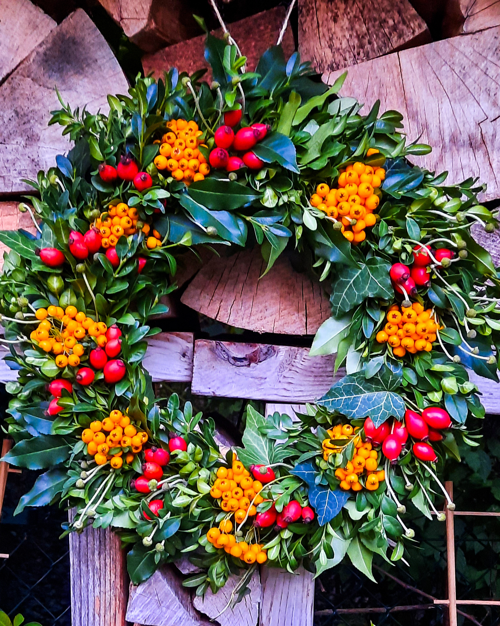Herbst-Kranz mit Beeren, ca. Ø 40cm, Strohring