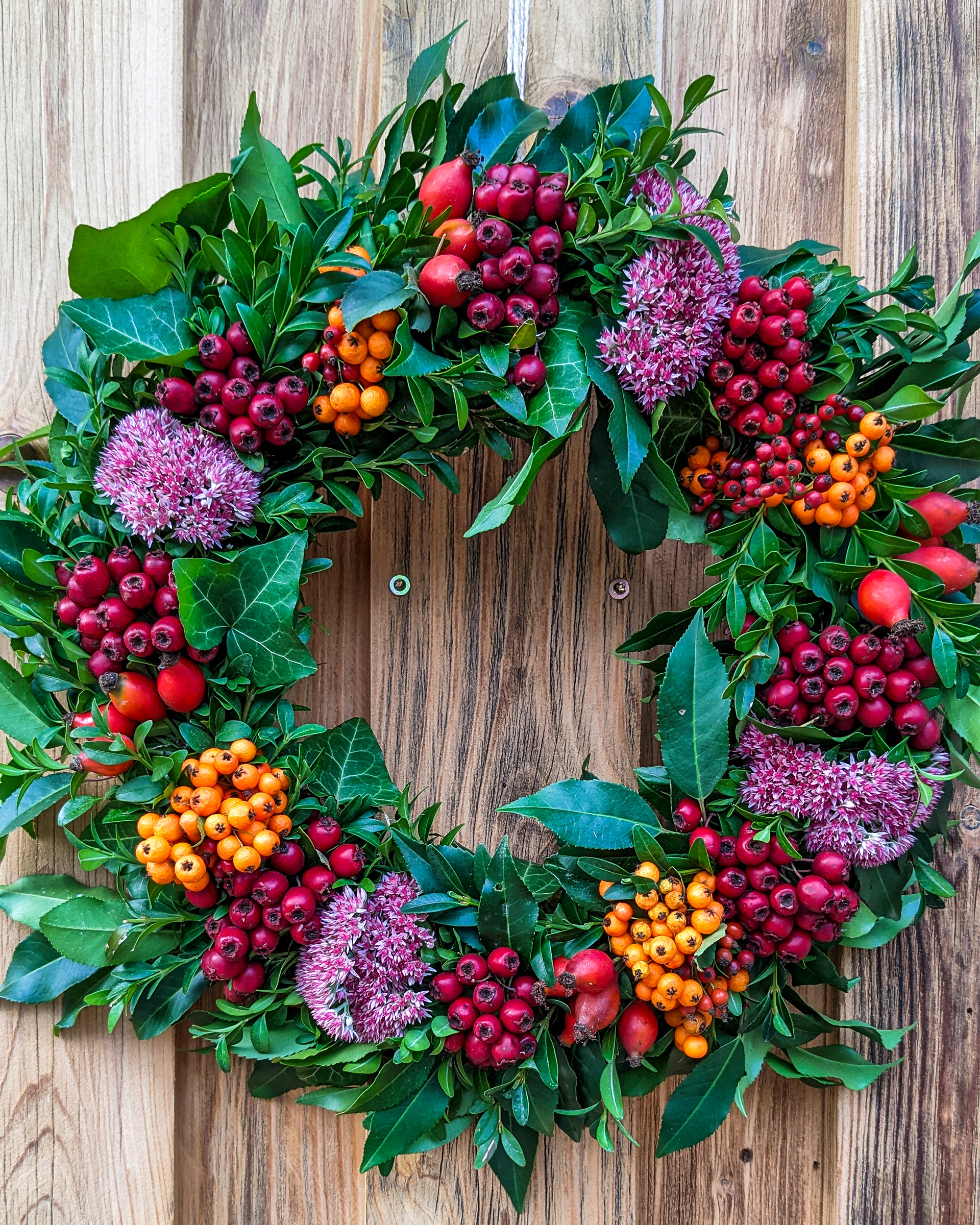 Herbst-Kranz mit Fette Henne, Beeren & Hagebutte, ca. Ø 40cm, Strohring