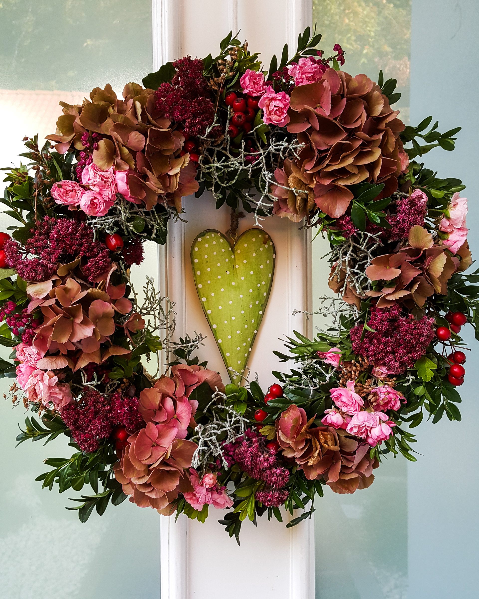 Sommer-Kranz mit Fette Henne, Hortensie, Rose & Silberdraht, ca. Ø 40cm, Strohring
