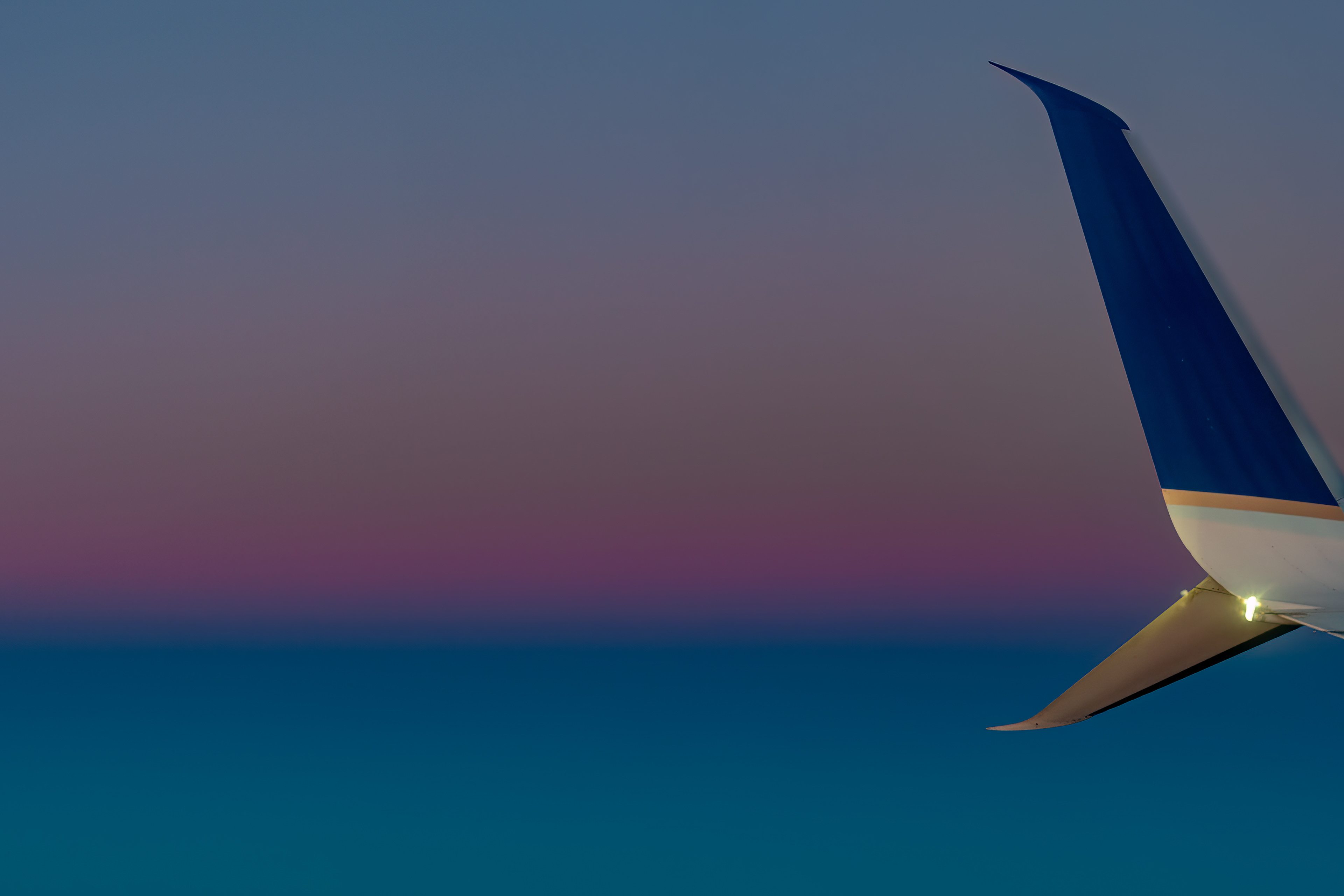 United Airlines approaching San Francisco, United States