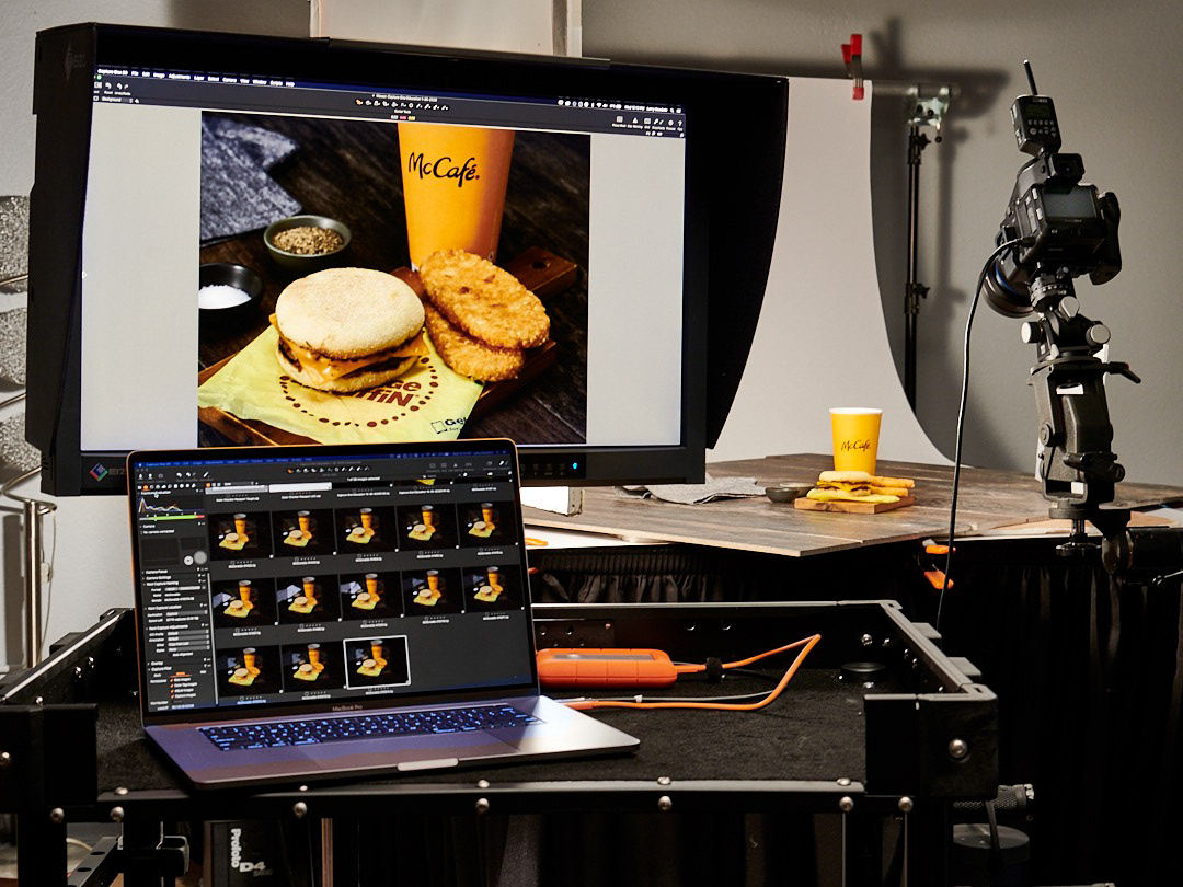 Tethering with MacBook 16" and 27" Eizo monitor with UPS