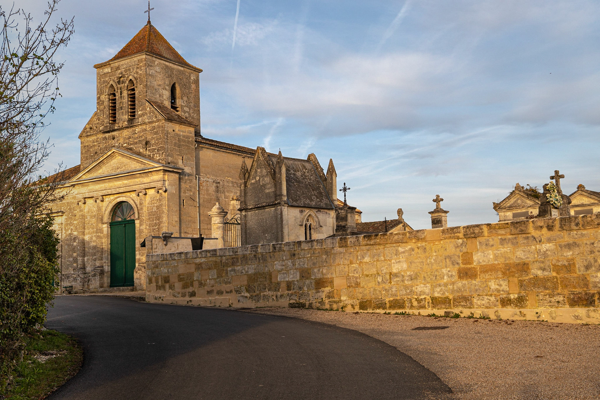 L'église Saint-Jean à Asques