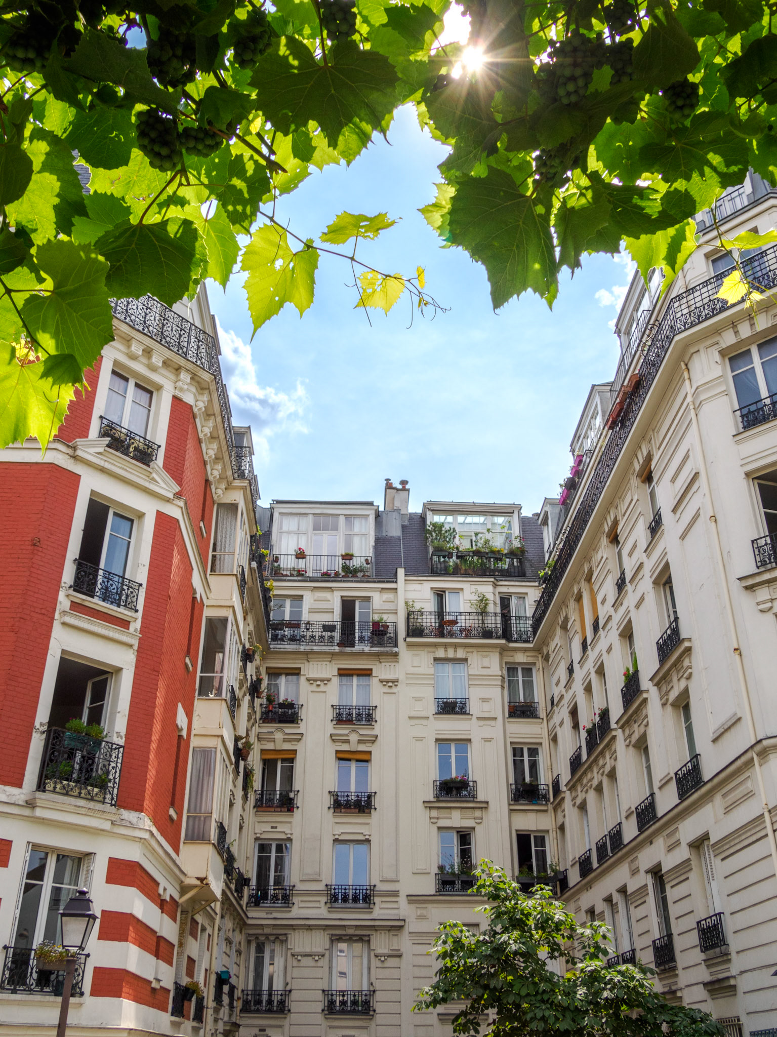 Fassaden in der Rue Girardon in Montmartre