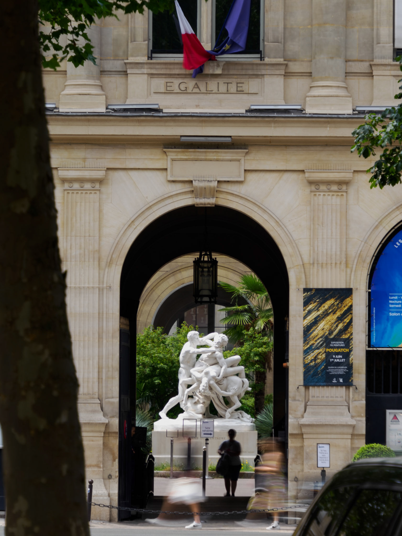 Statue du Combat du Centaure im Mairie du 6e arrondissement