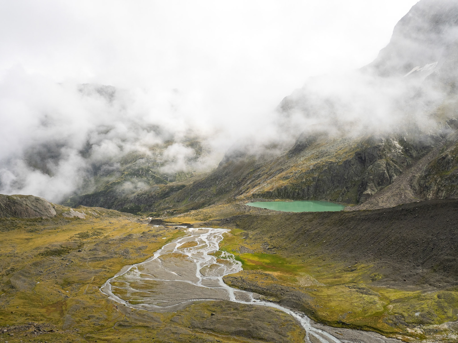 Abstieg zur Sulzenauhütte: Hinten der See Blaue Lacke