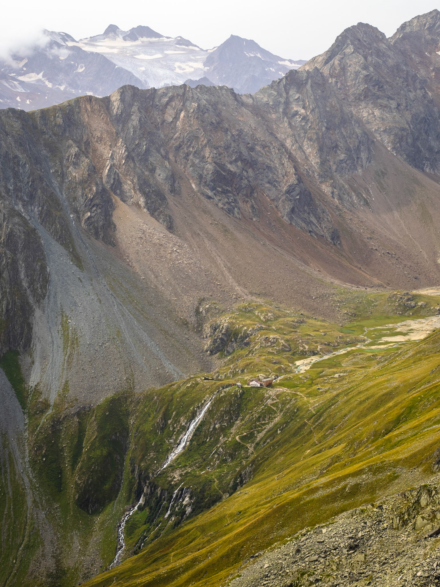 Ganz klein: Die neue Regensburger Hütte