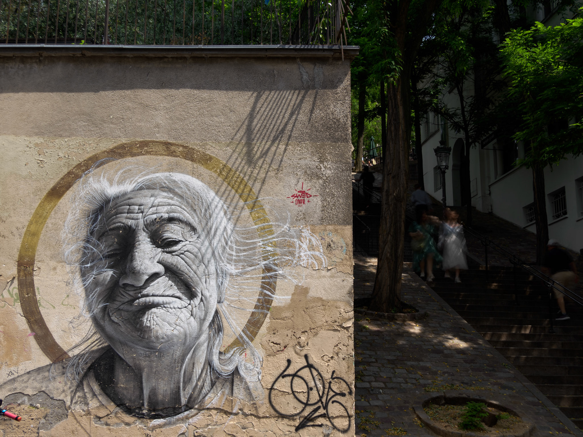 Grafiti an der Ecke Rue Gabrielle/Rue Chappe