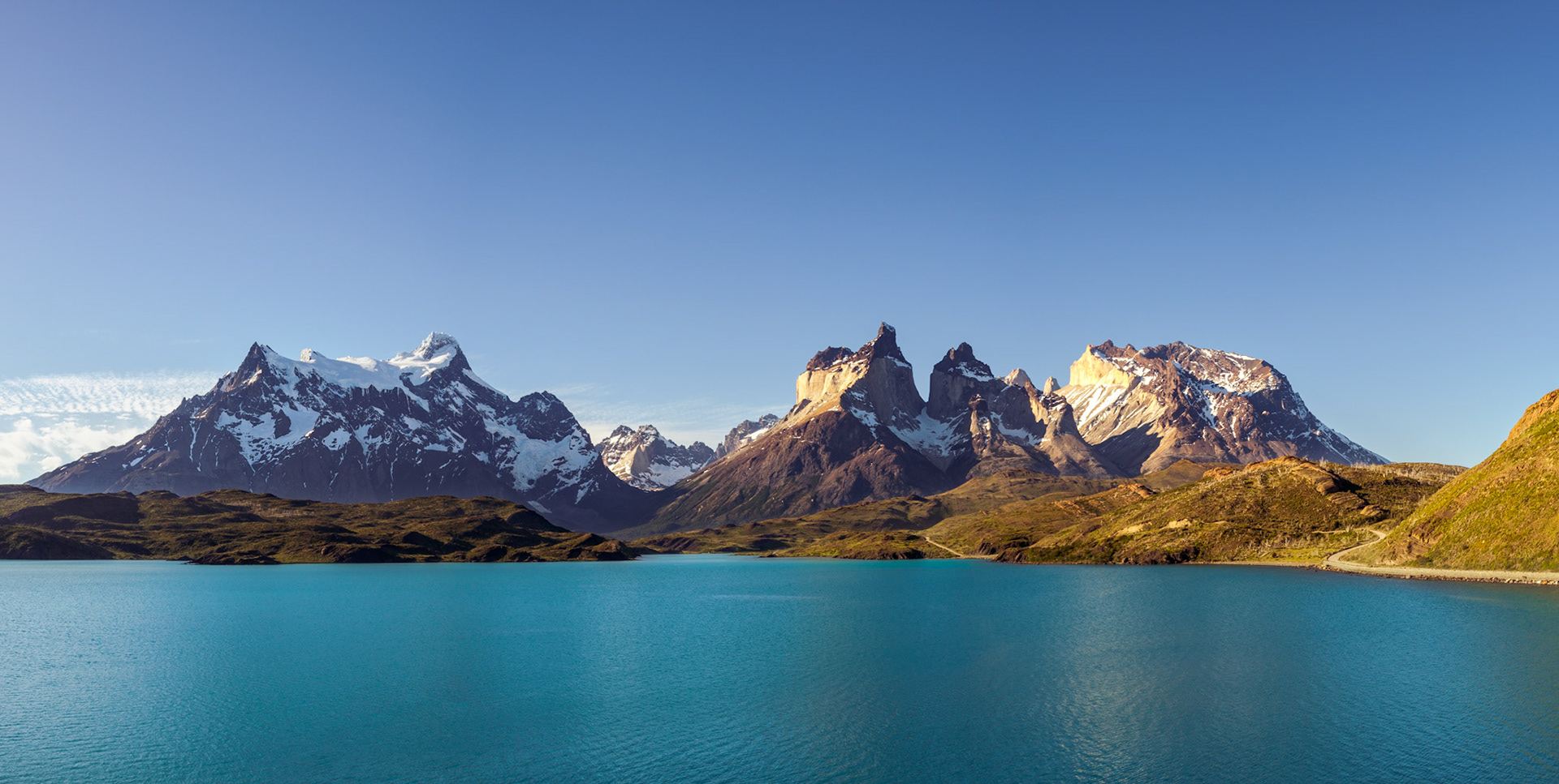 Cuernos del Paine und der Cerro Paine Grande im Sonnenuntergang