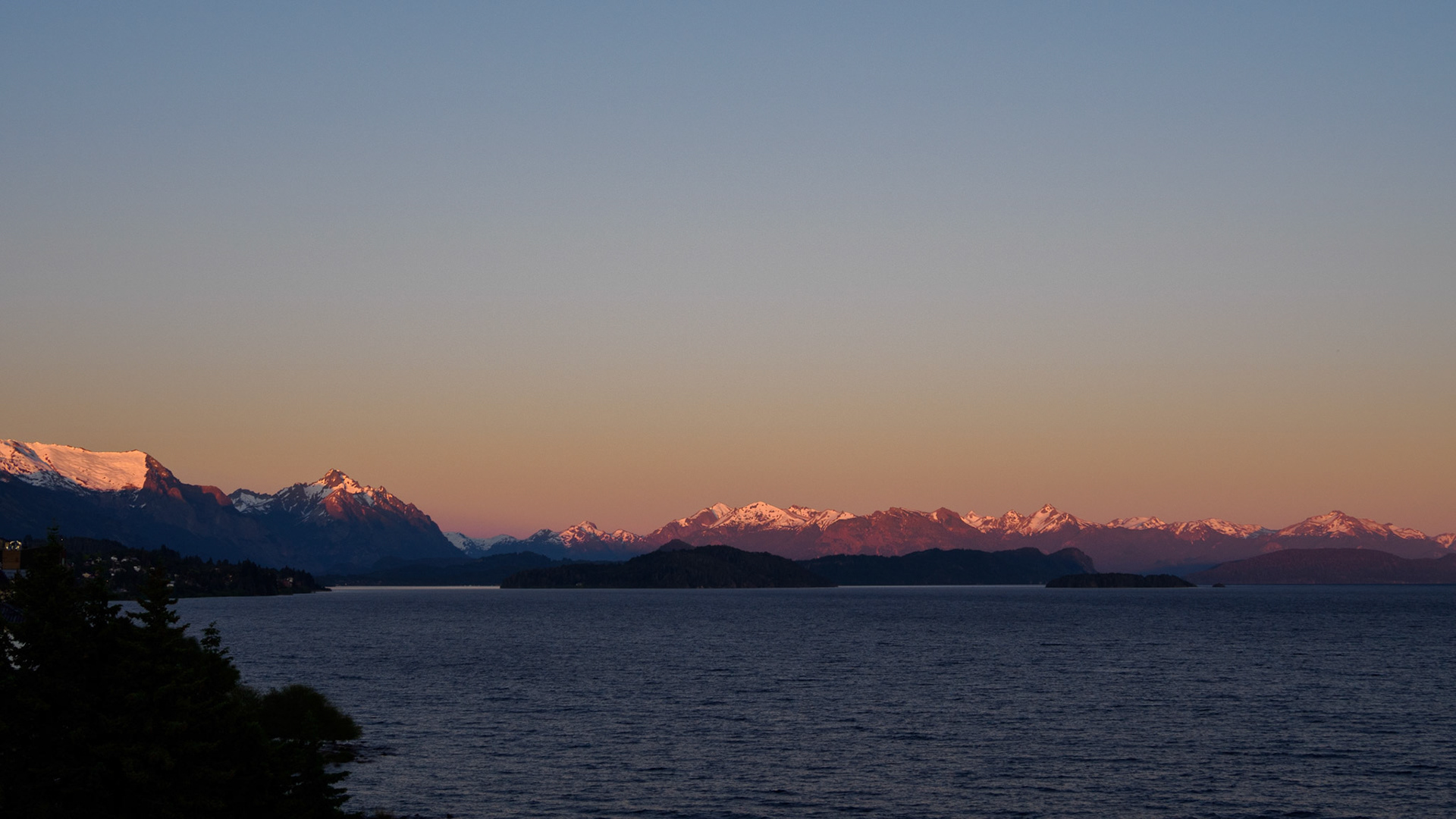 Letzter Sonnenaufgang - Ausblick über den See von Bariloche