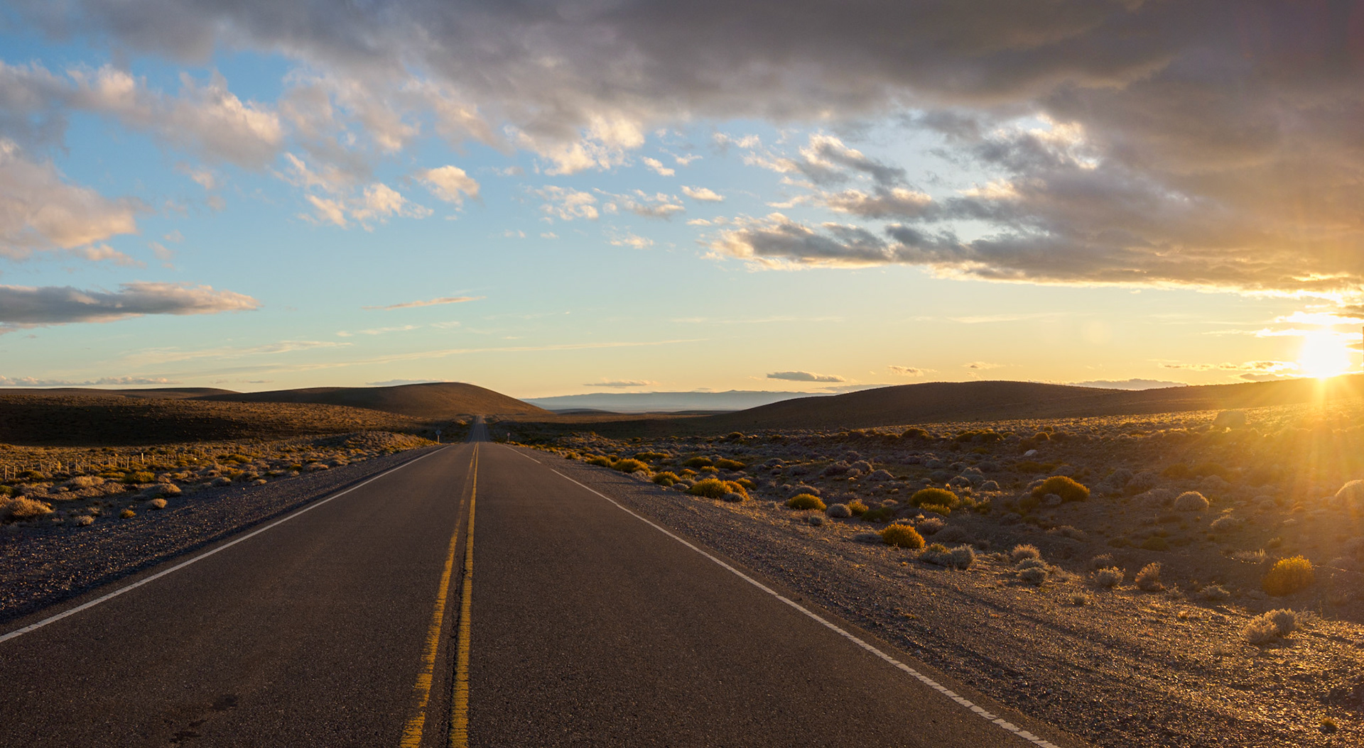Sonnenuntergang entlang der Ruta 40