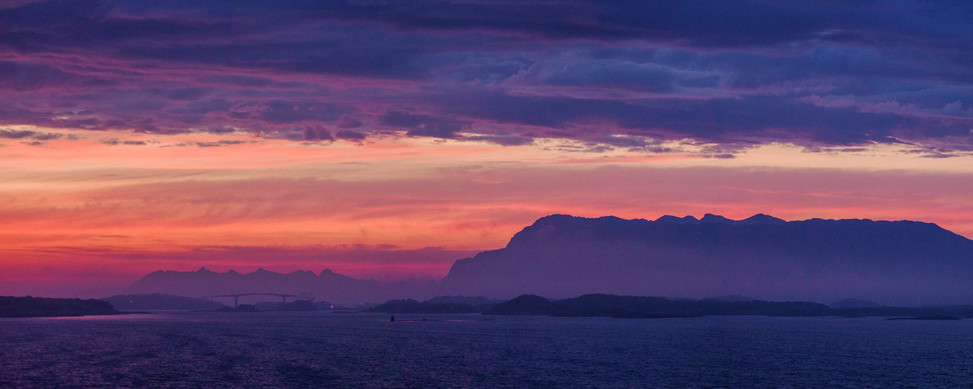 Im HIntergrund die Bergkette "Sieben Schwestern", nicht zu verwechseln mit dem gleichnamigen Wasserfall