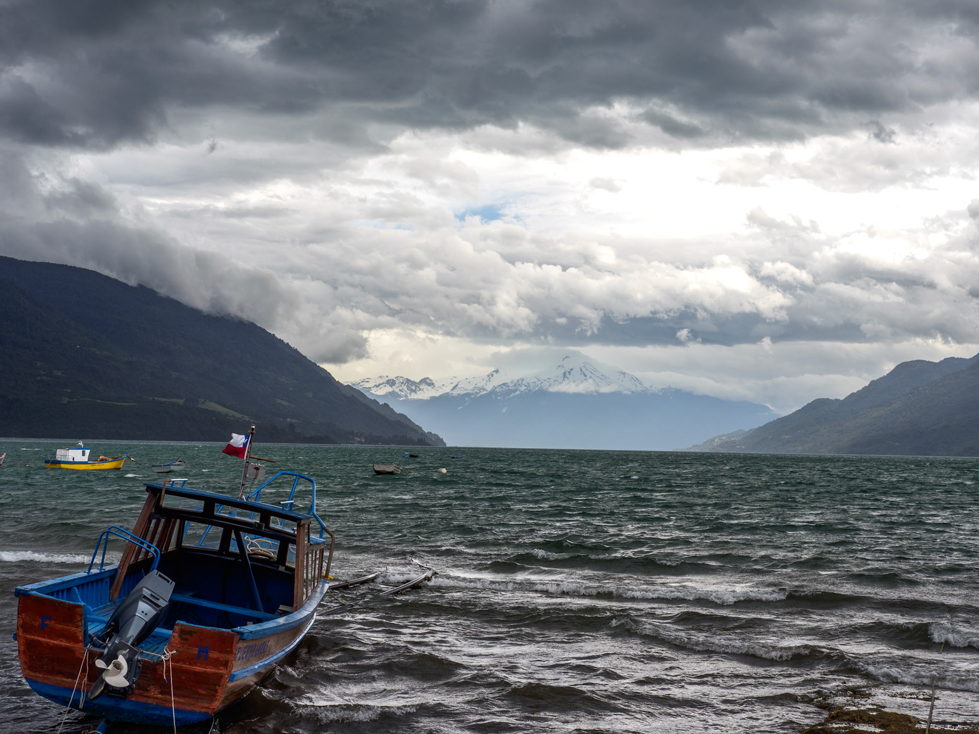 Bucht 'Estero Reloncaví' - ein rauher Wind bläst uns um die Ohren