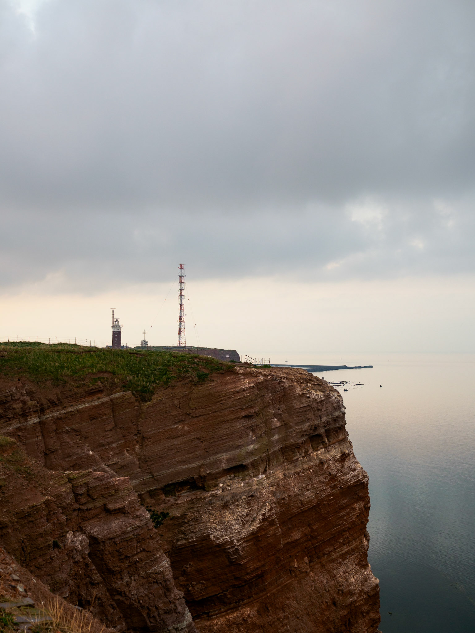 Der typisch rote Felsen der Hauptinsel