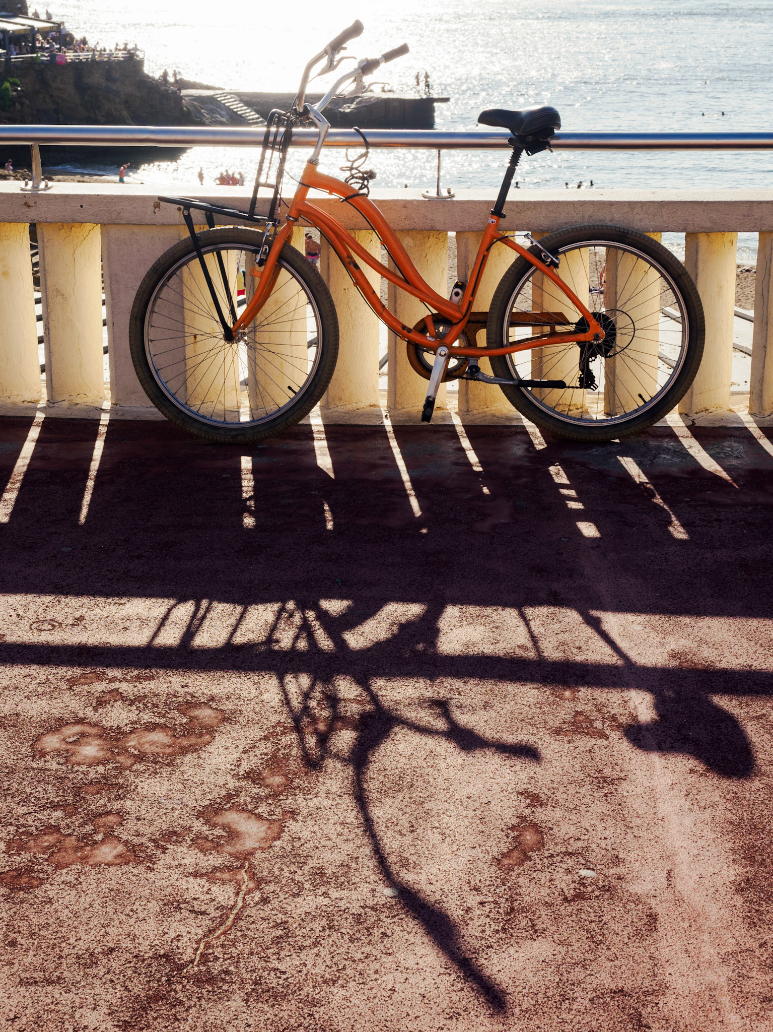 Spannende Schattenspiele am Hafen von Biarritz
