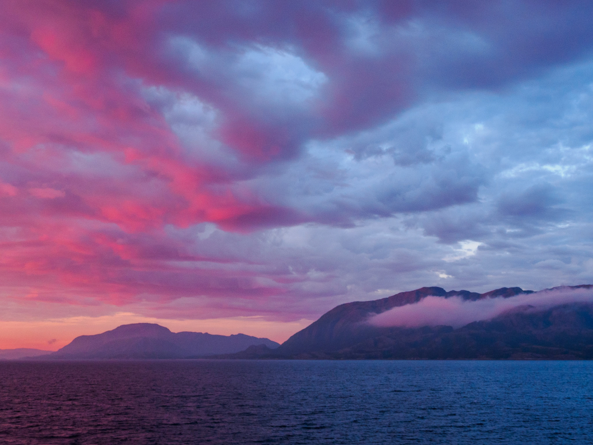 Nur eine halbe Stunde nach dem kompletten Whiteout im Nebel dann spektakuläre Farben