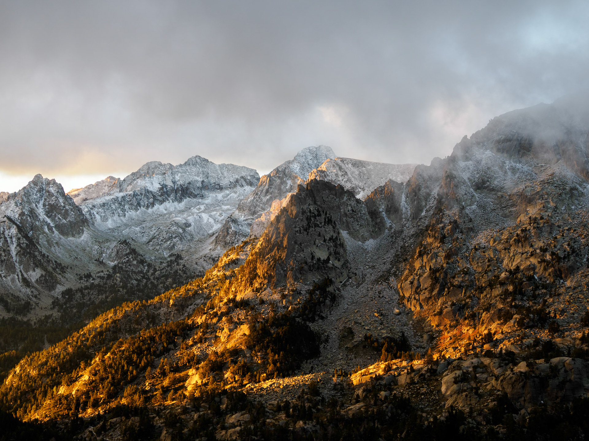 Sonnenaufgang am Refugi d'Amitges