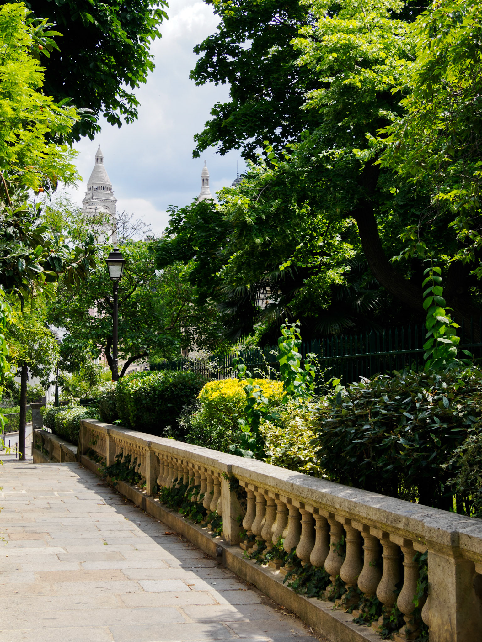 Allée des brouillards in Montmartre