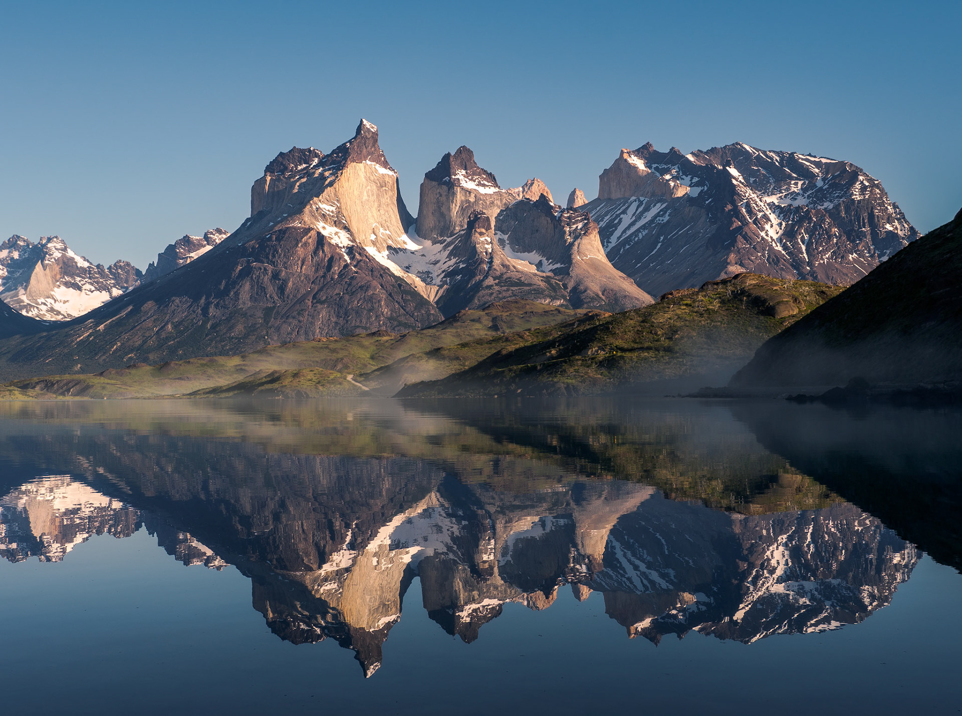 2 zum Preis von 1 - Cuernos del Paine im (ungewöhnlich) spiegelglatten Lago Pehoe