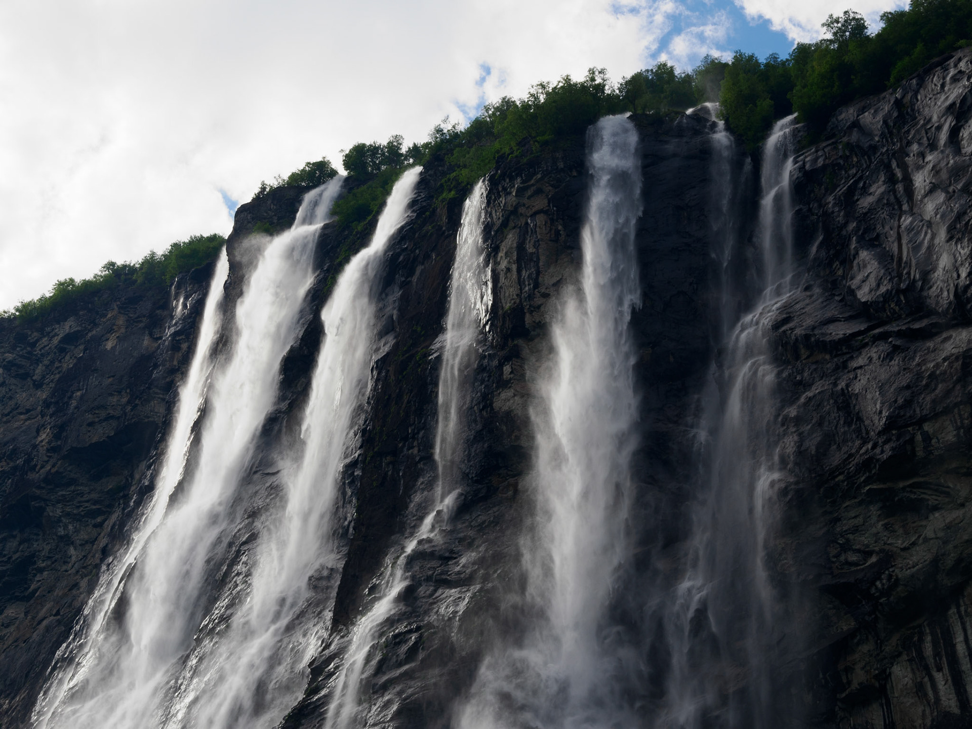 Sieben Schwestern-Wasserfall im Geiranger Fjord