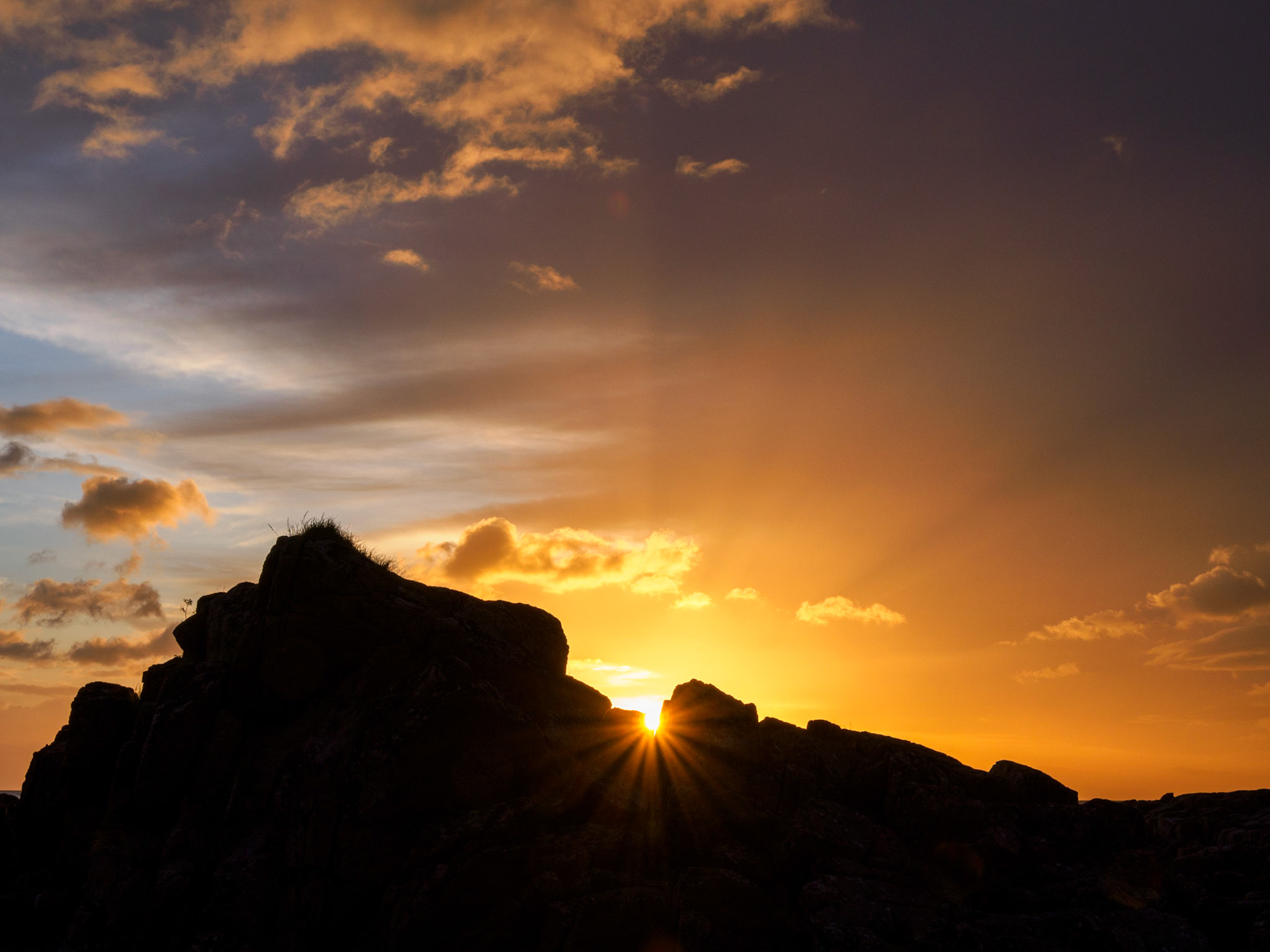 Mitternachtssonne am Strand von Kvalnes - 23:42