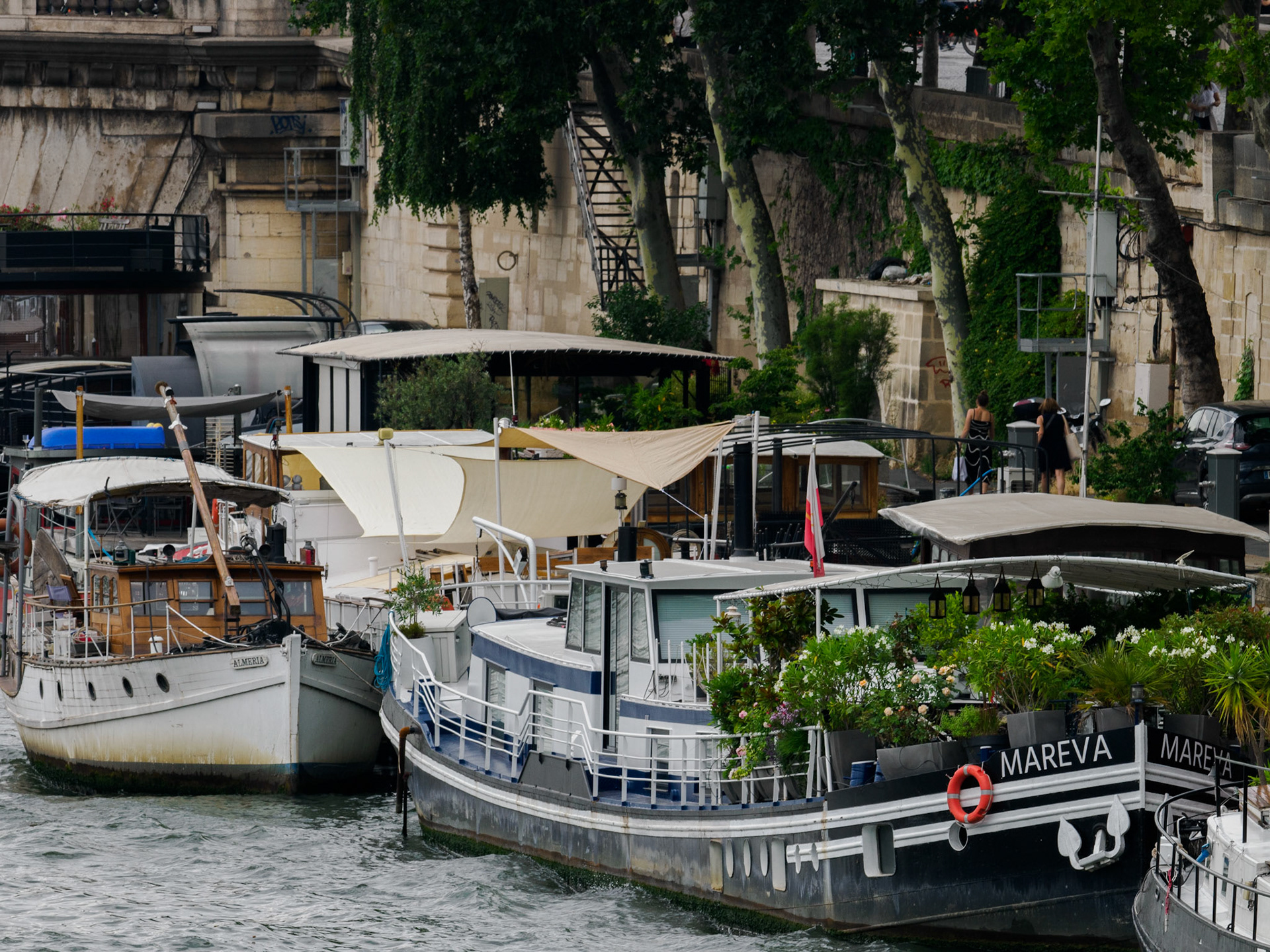 Hausboote auf der Seine