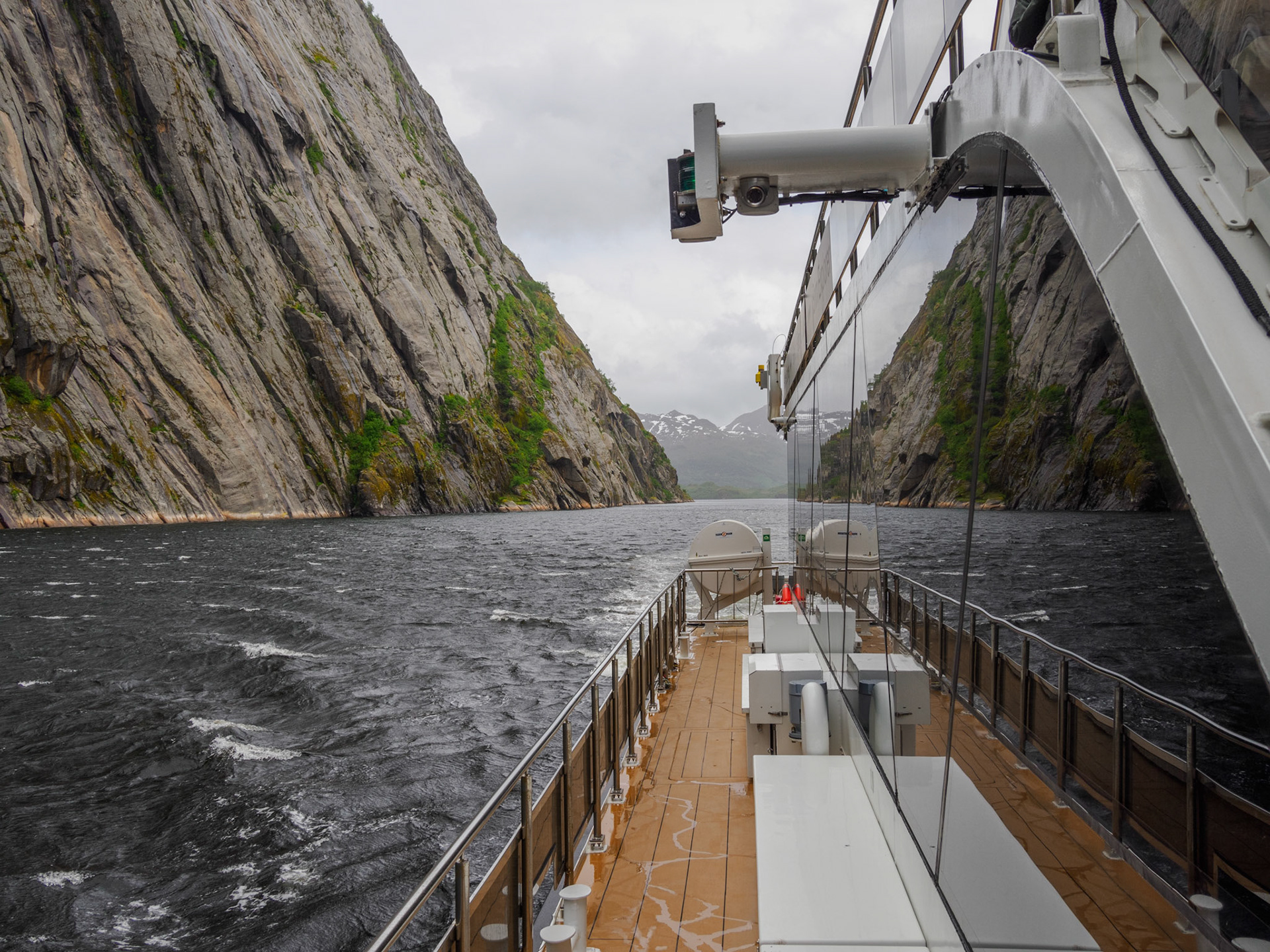 Den steilen Felswänden ganz nah