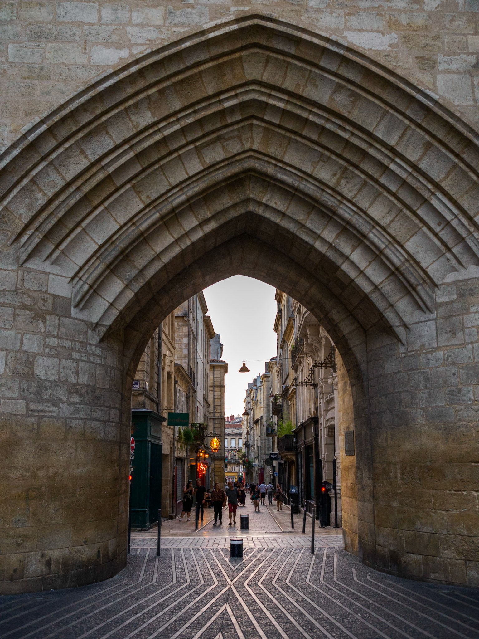 Blick durch das Tor Grosse Cloche