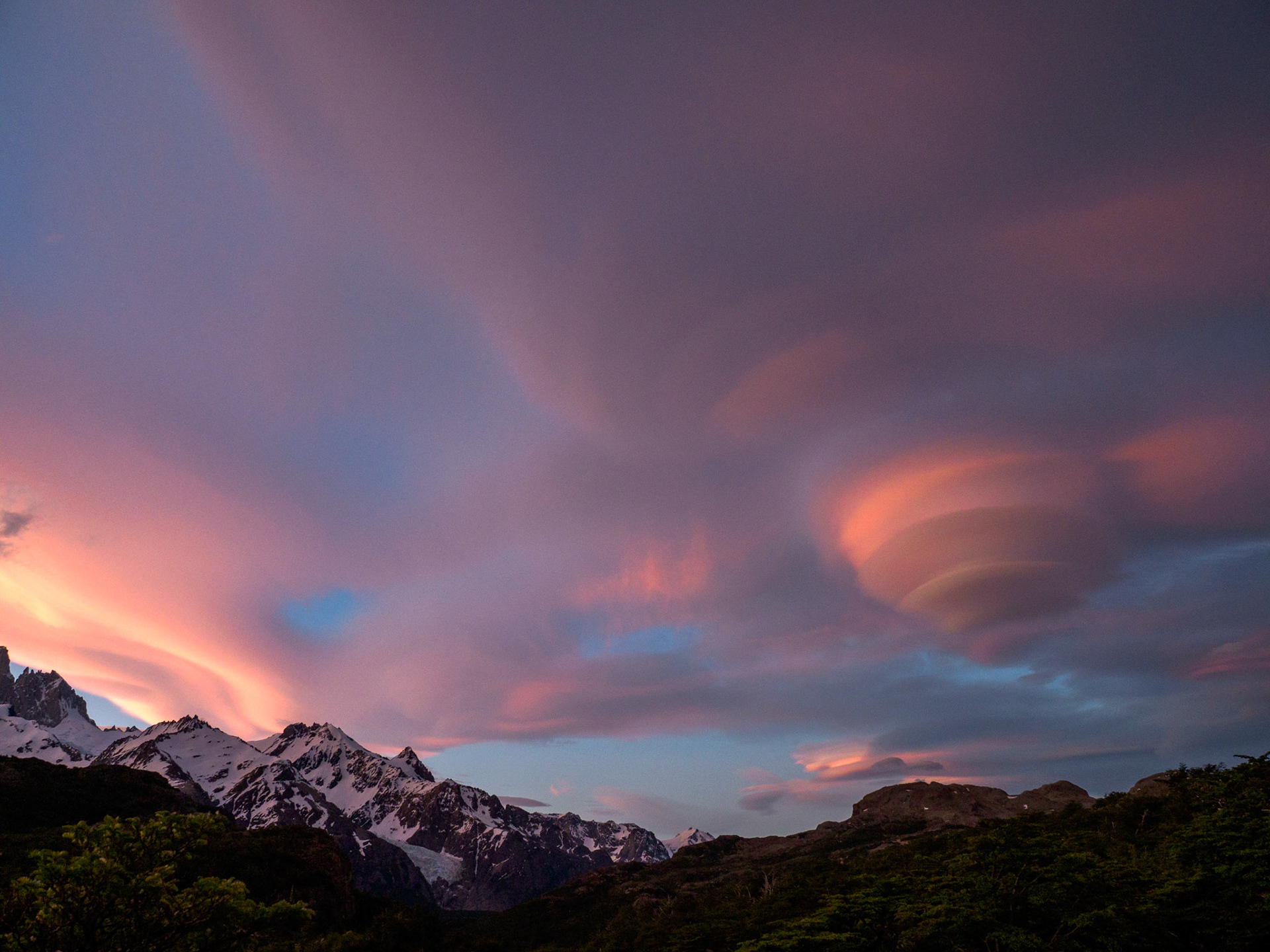 Lenticulariswolken im Sonnenuntergang