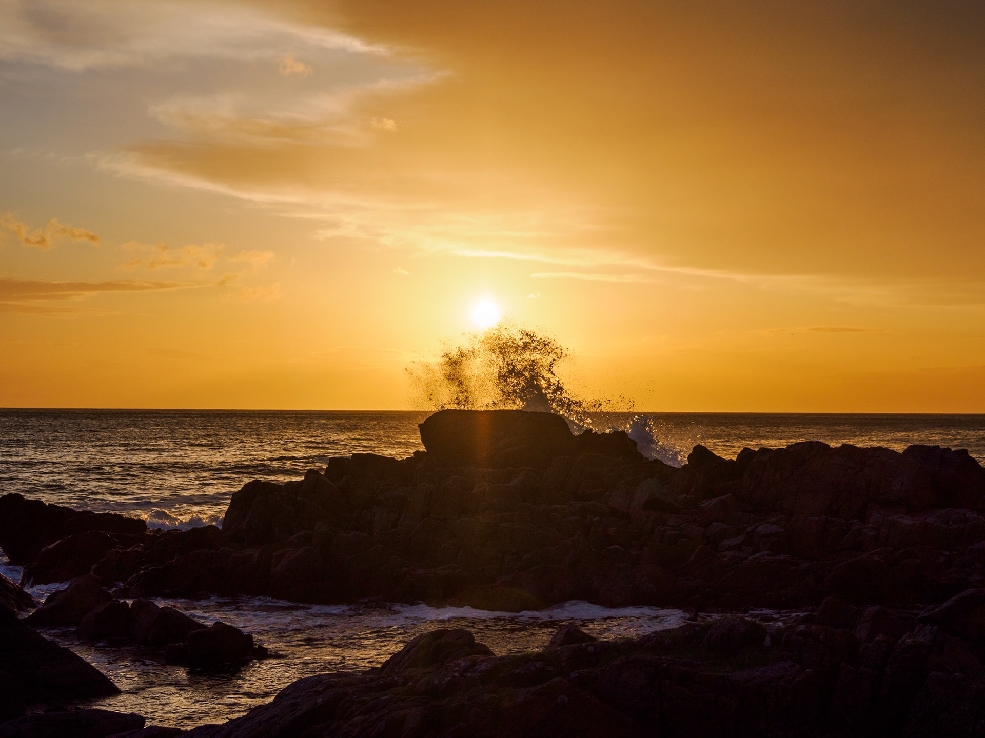 Mitternachtssonne am Strand von Kvalnes - 23:24