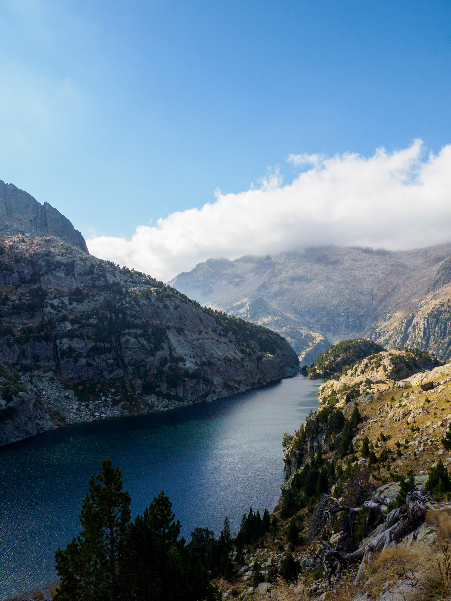 Bergsee Estany Negre im Aigüestortes i Estany de Sant Maurici