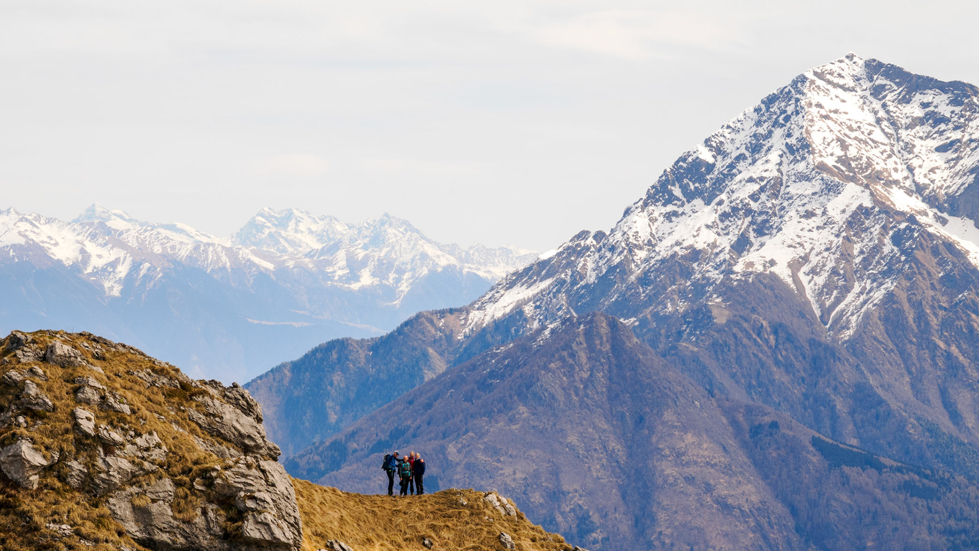 Wanderer auf dem Cima Monte Grona