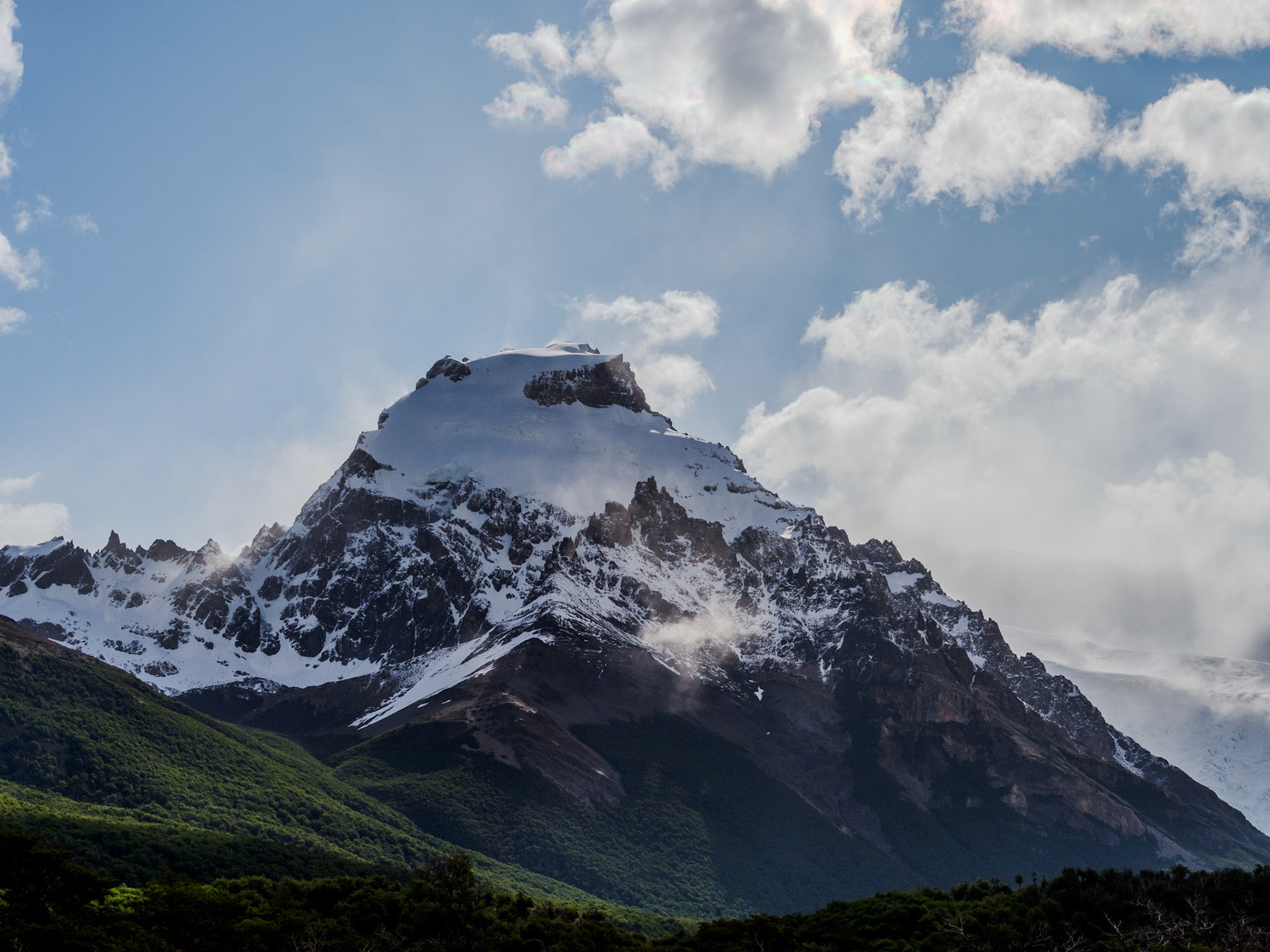 Angeleuchtete Nebelschwaden