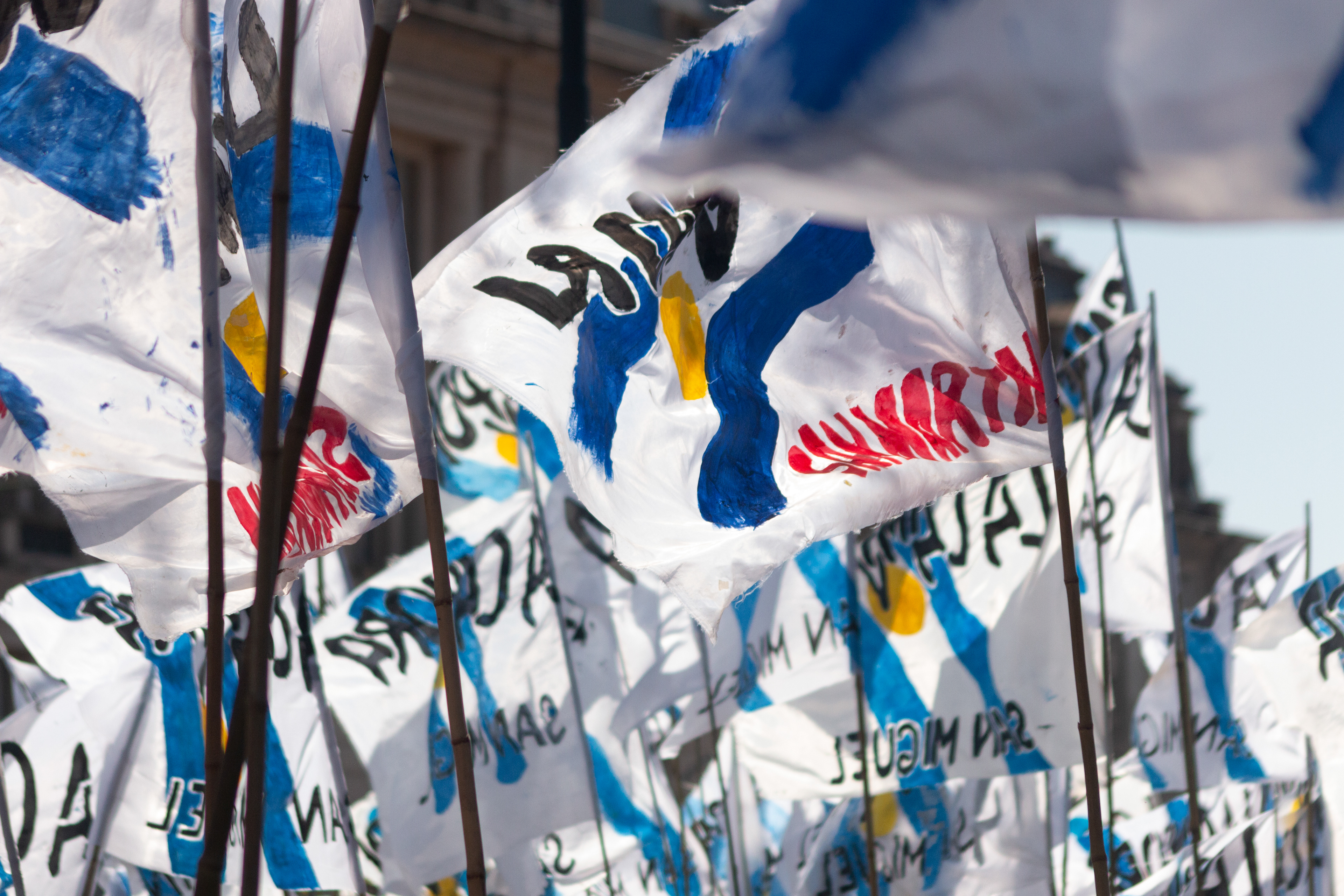 Manifestantes se expresan a través de la música en apoyo a la Vicepresidenta Cristina Fernandez en Buenos Aires, Argentina el 2 de septiembre de 2022. El 1º de septiembre de 2022, intentaron asesinar a la Vicepresidenta de la Nación Argentina cuando llegaba a su domicilio  del barrio porteño de Recoleta.