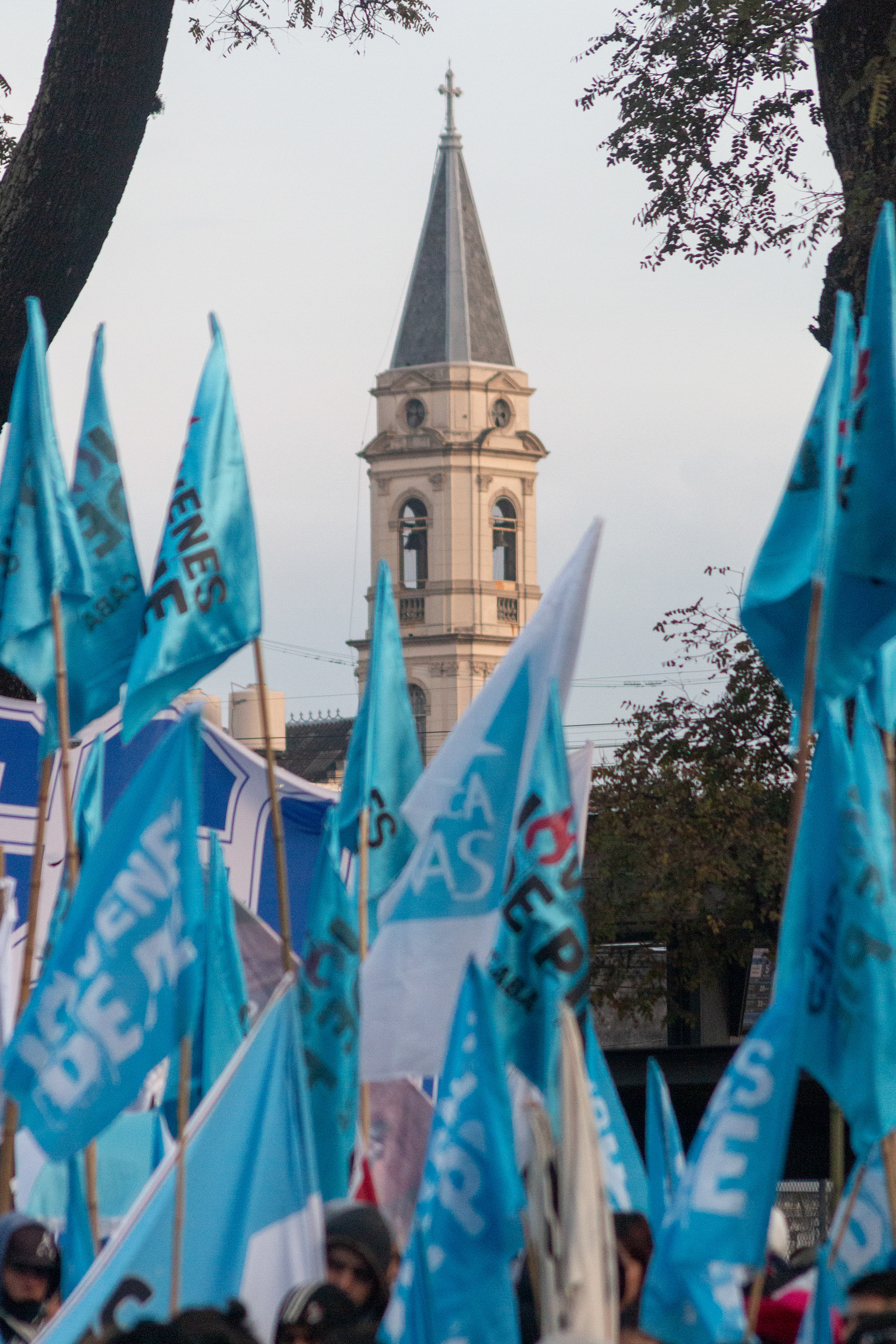 Marcha de movimientos sociales desde el santuario de San Cayetano hasta la Avenida 9 de Julio. El 7 de agosto de 2022 en la Ciudad Autónoma de Buenos Aires. bajo la consigna de "Pan, paz, tierra, techo y trabajo"