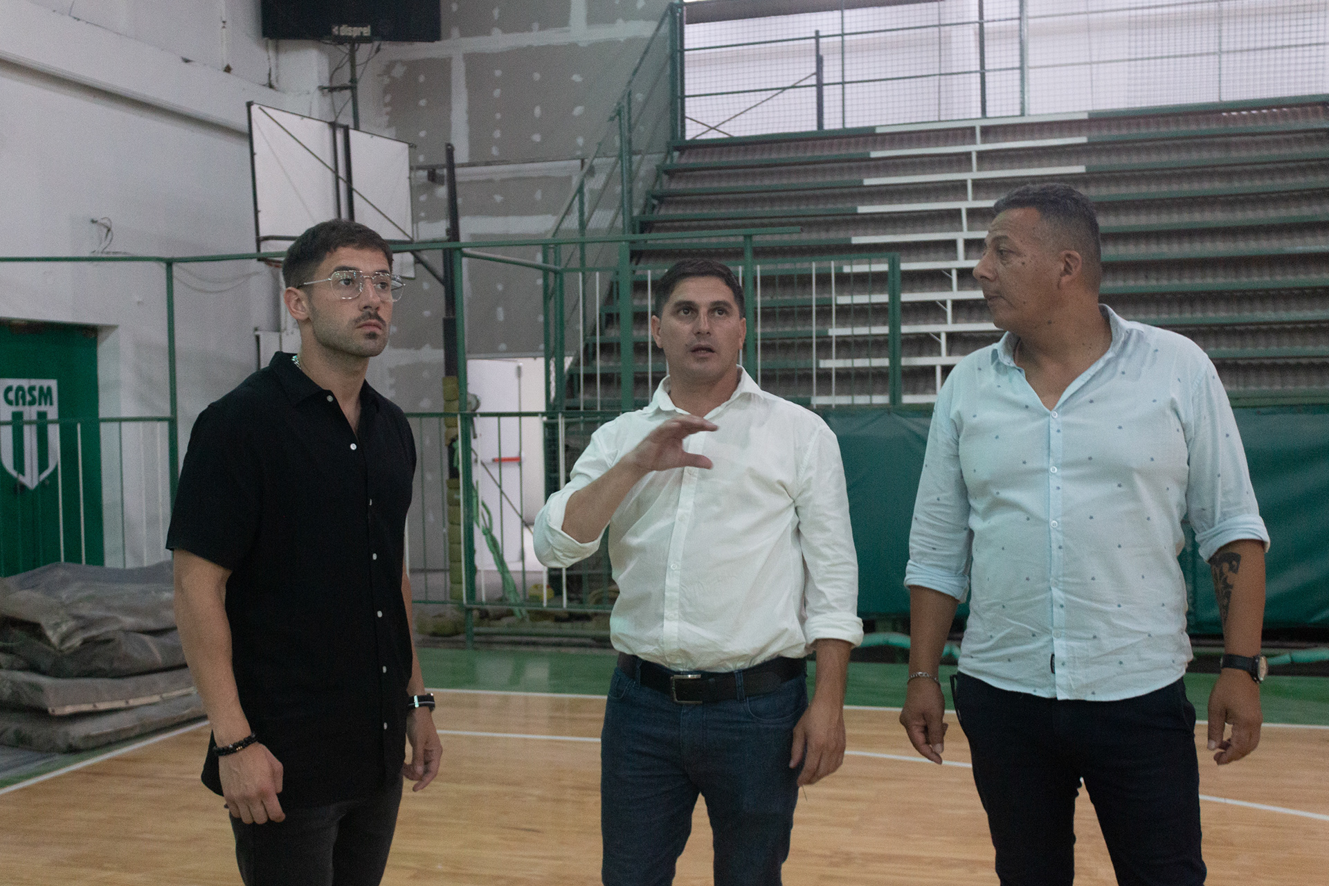 Recorrido de Federico Almada y los arquitectos a cargo de las obras de renovación de la Sede del Club Atlético San Miguel. En San Miguel, Buenos Aires, Argentina, el 7 de marzo de 2023.