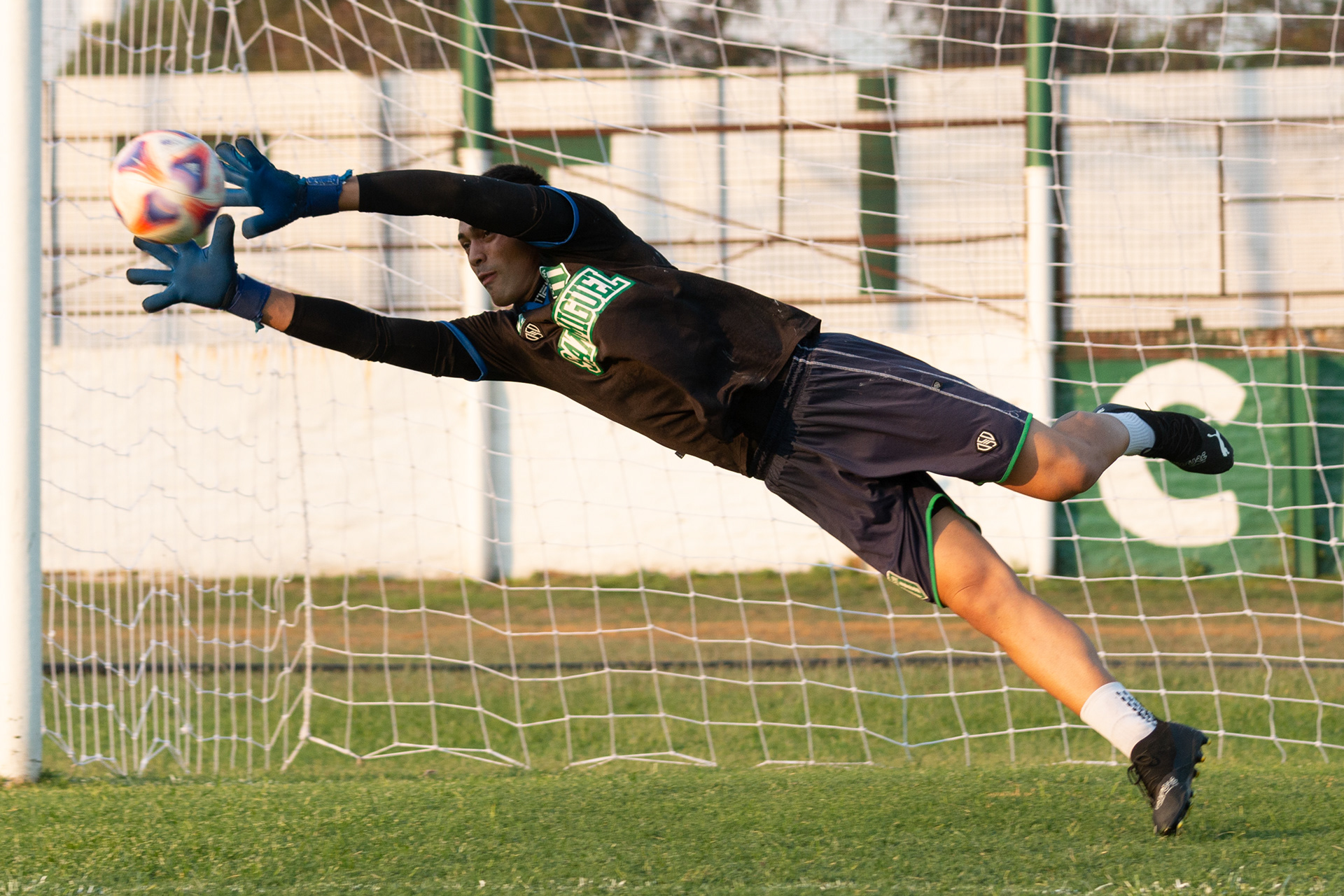 Entrenamiento de la primera división del masculino de San Miguel en el Estadio Malvinas Argentinas de Los Polvorines, Buenos Aires, Argentina, el 3 de marzo de 2023