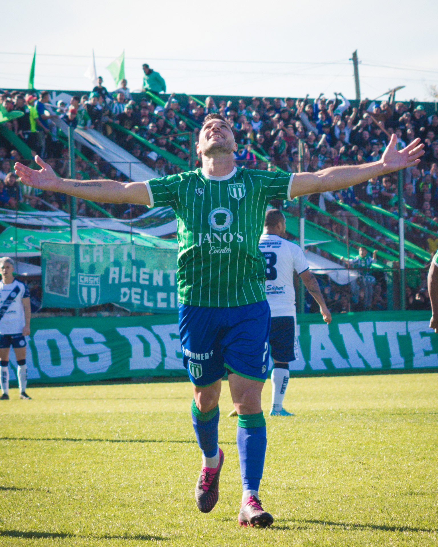 Ezequiel Melillo marca el primer gol frente a Deportivo Merlo. El 26 de agosto de 2023 en el Estadio Malvinas Argentinas de Los Polvorines, Buenos Aires, Argentina. San Miguel derrotó por 4-1 a Deportivo Merlo por la fecha 11 del Torneo Clausura 2023.