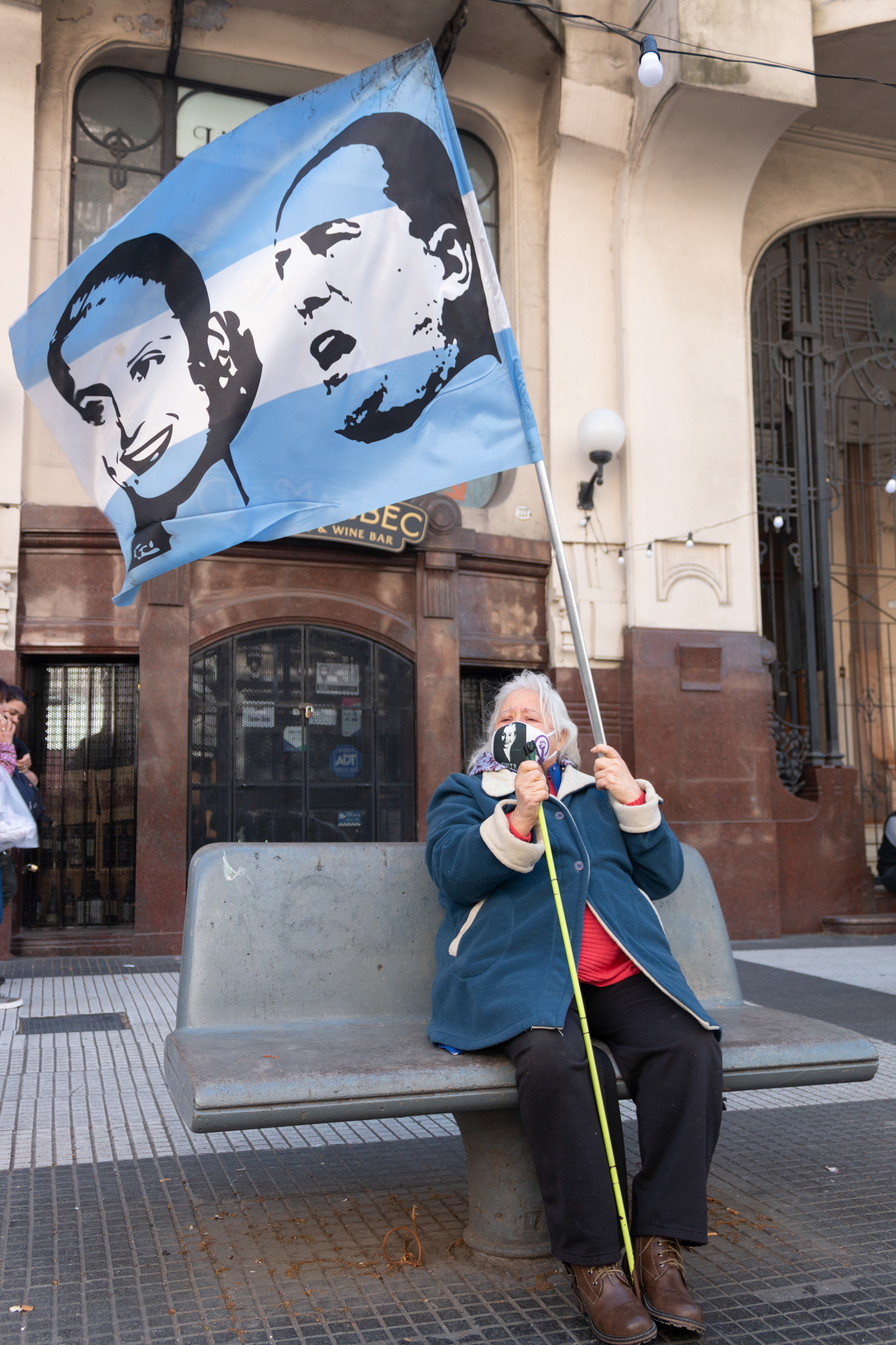 Manifestantes se expresan a través de la música en apoyo a la Vicepresidenta Cristina Fernandez en Buenos Aires, Argentina el 2 de septiembre de 2022. El 1º de septiembre de 2022, intentaron asesinar a la Vicepresidenta de la Nación Argentina cuando llegaba a su domicilio  del barrio porteño de Recoleta.