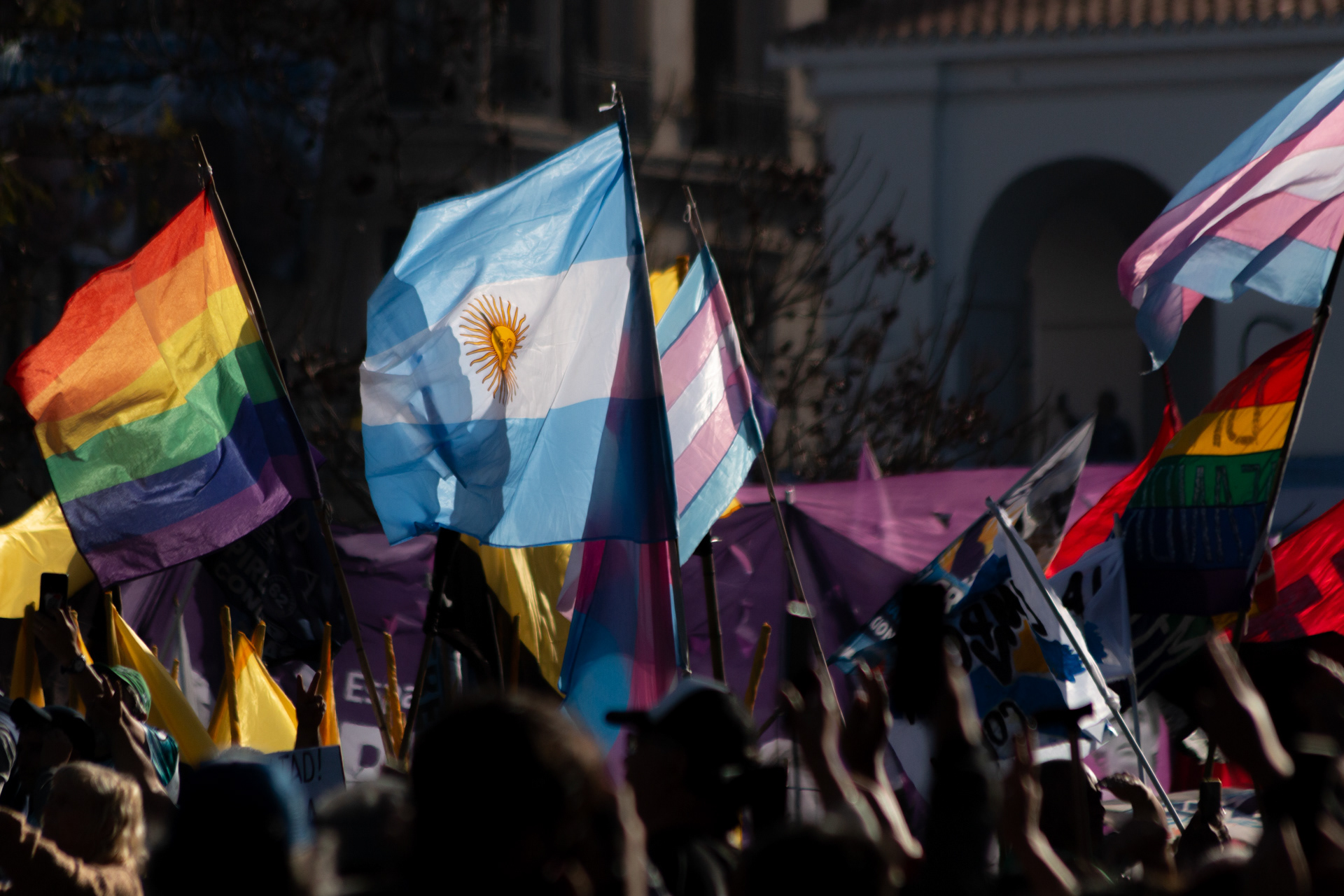 Marcha por el Día de la Lealtad bajo el lema de "Unidad nacional por la soberanía con justicia social" en Plaza de Mayo, Buenos Aires, Argentina el 17 de octubre de 2022. El acto fue convocado por más de 100 organizaciones entre ellas CTA, La Cámpora y el sindical Pablo Moyano. Mientras tanto, se realizaron otros actos en la ciudad por sepado, como de la CGT en Obras Sanitarias y Movimiento Evita en La Matanza. El Presidente Alberto Fernández no asistió a ninguna de ellas.